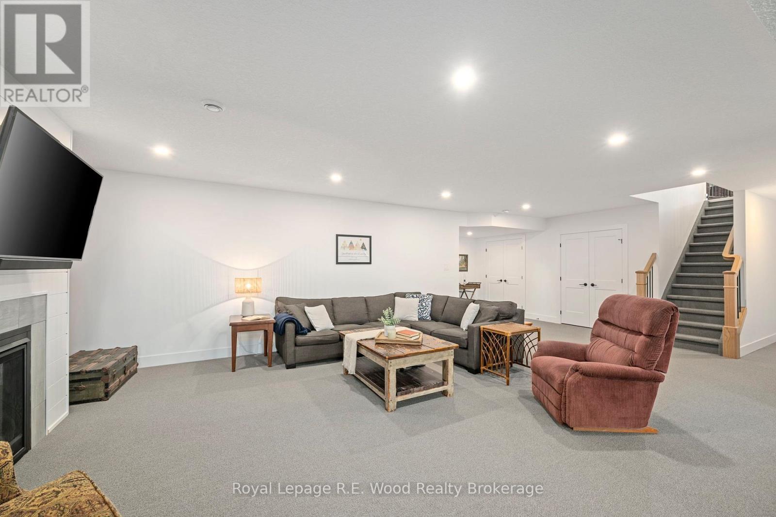












73 ROYAL DORNOCH DRIVE

,
St. Thomas,




Ontario
N5R0K4

