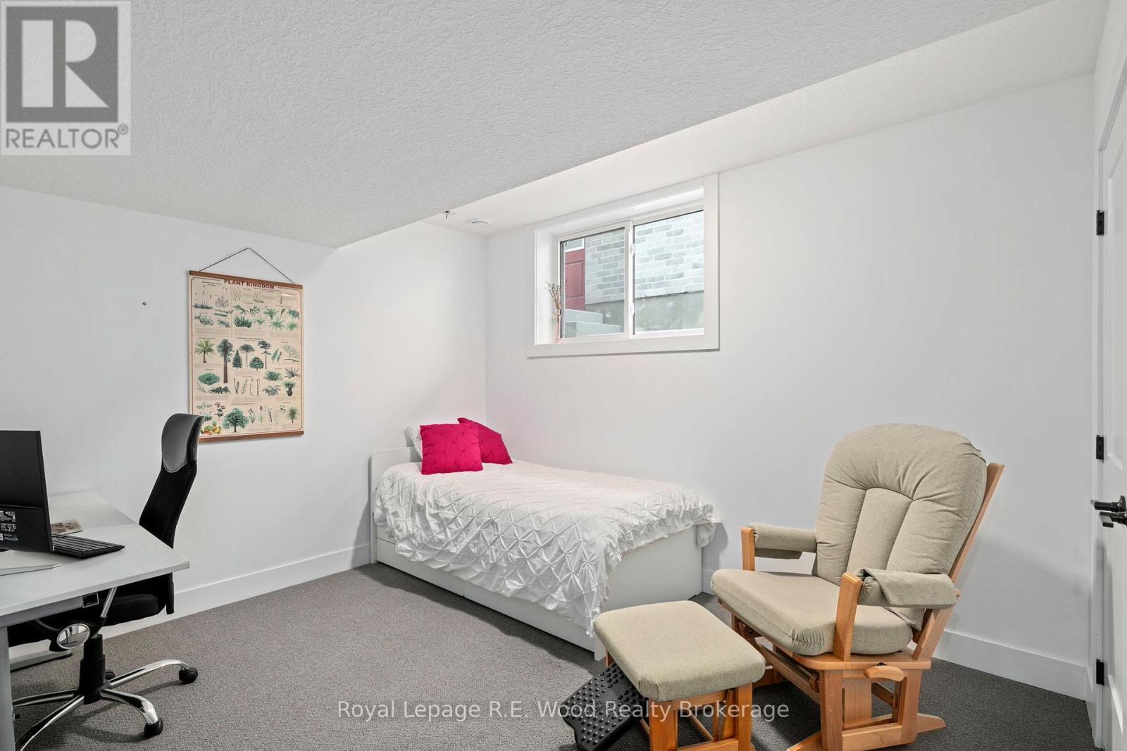 












73 ROYAL DORNOCH DRIVE

,
St. Thomas,




Ontario
N5R0K4

