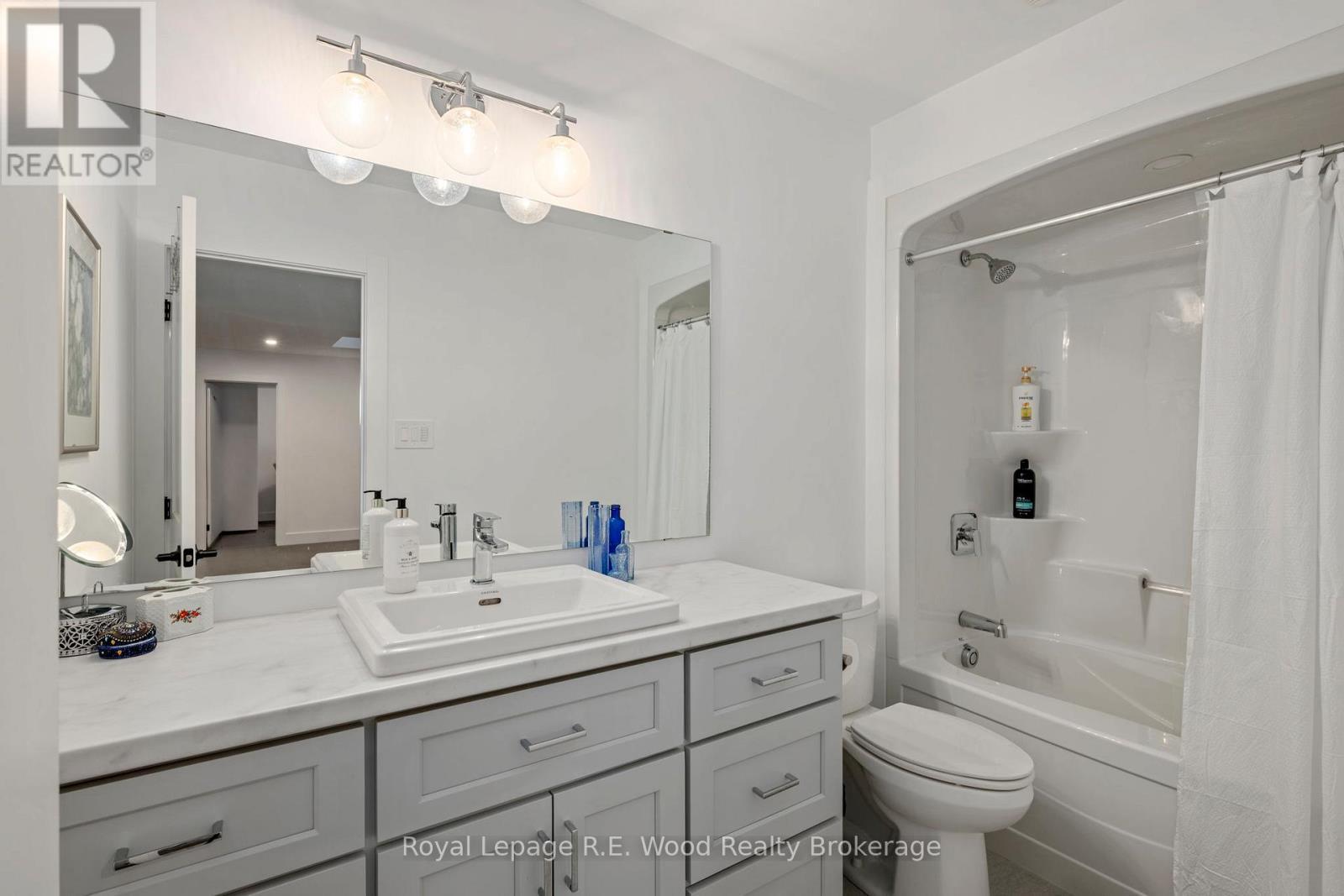 












73 ROYAL DORNOCH DRIVE

,
St. Thomas,




Ontario
N5R0K4

