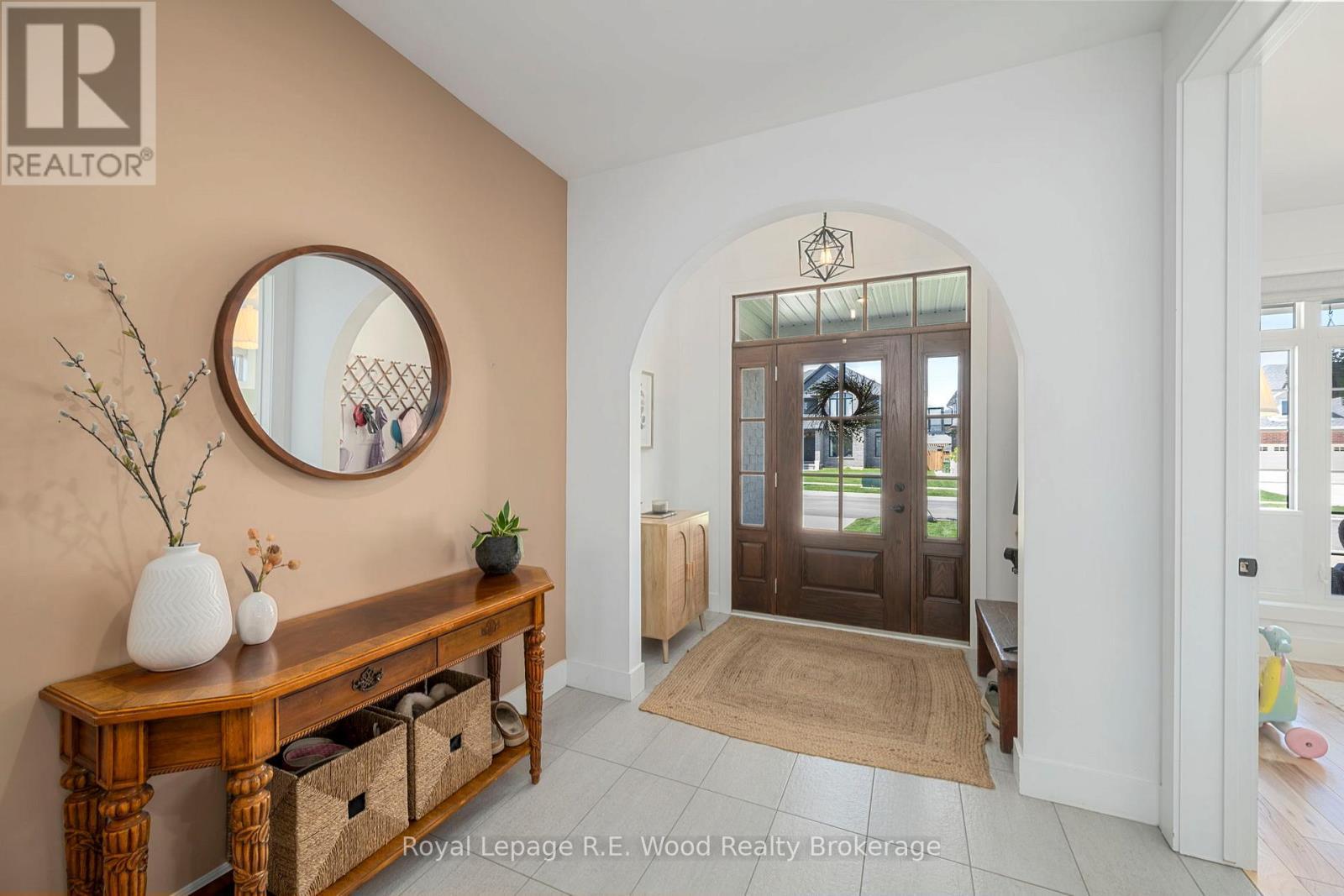 












73 ROYAL DORNOCH DRIVE

,
St. Thomas,




Ontario
N5R0K4

