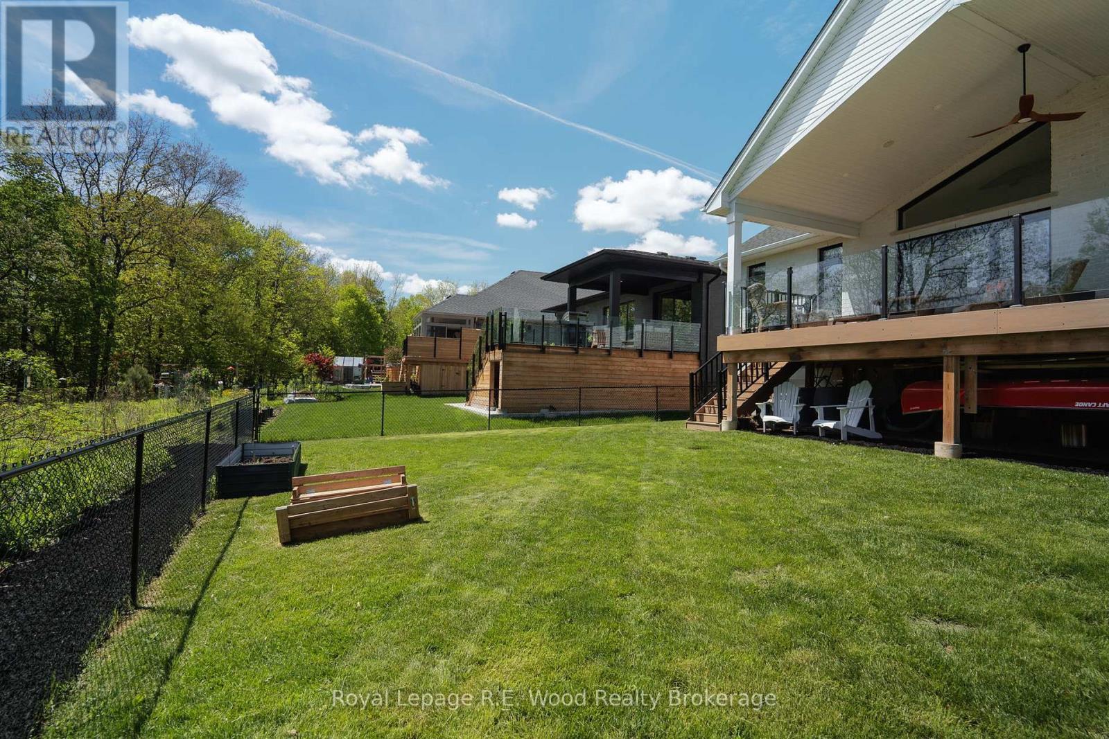 












73 ROYAL DORNOCH DRIVE

,
St. Thomas,




Ontario
N5R0K4

