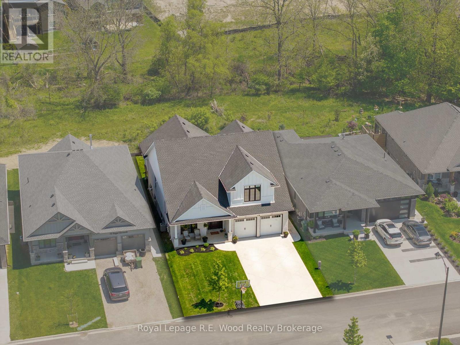 












73 ROYAL DORNOCH DRIVE

,
St. Thomas,




Ontario
N5R0K4

