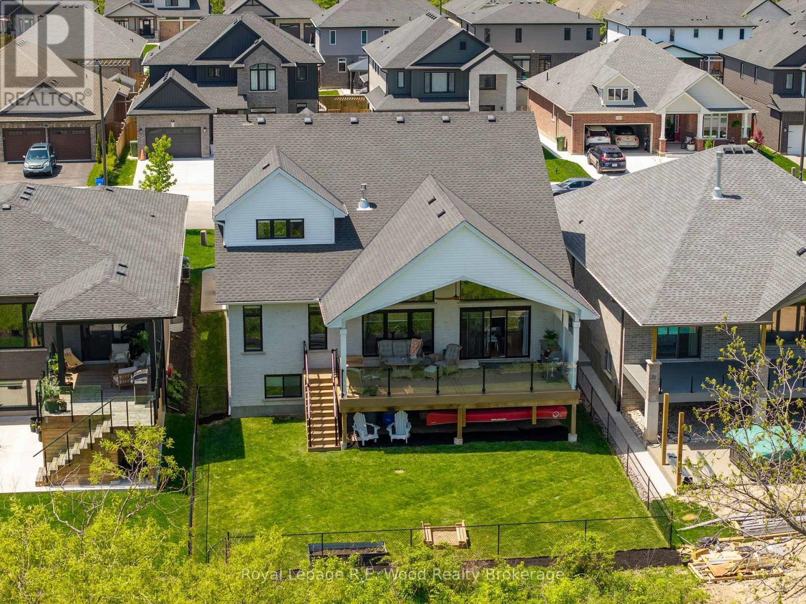 












73 ROYAL DORNOCH DRIVE

,
St. Thomas,




Ontario
N5R0K4

