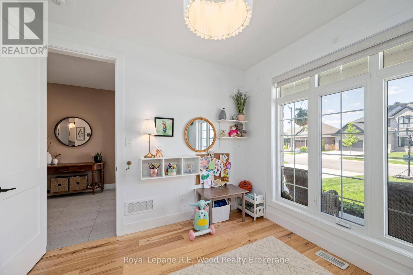 












73 ROYAL DORNOCH DRIVE

,
St. Thomas,




Ontario
N5R0K4

