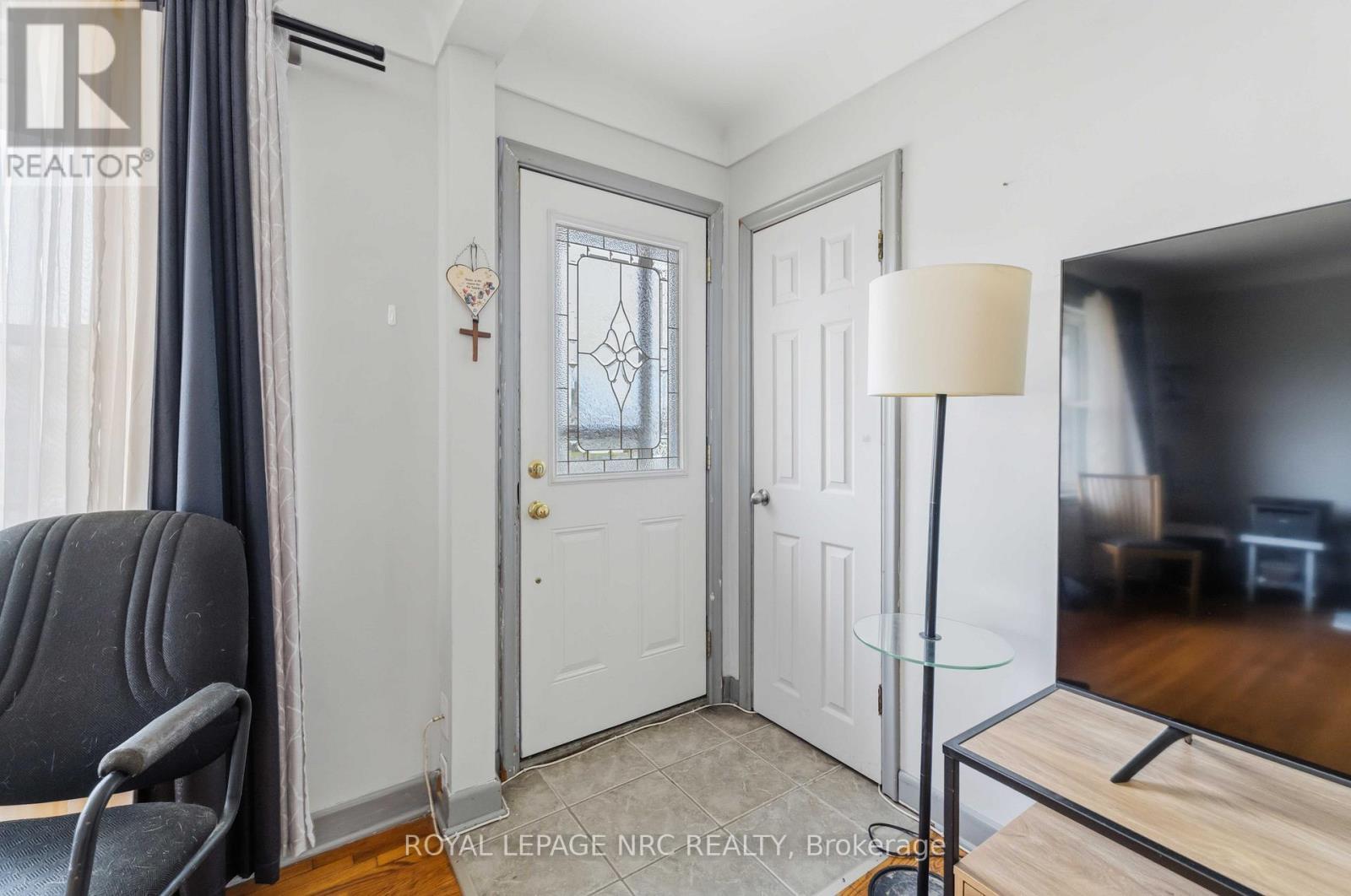 












7101 ROGER CRESCENT

,
Niagara Falls (Arad/Fallsview),




Ontario
L2G3A6

