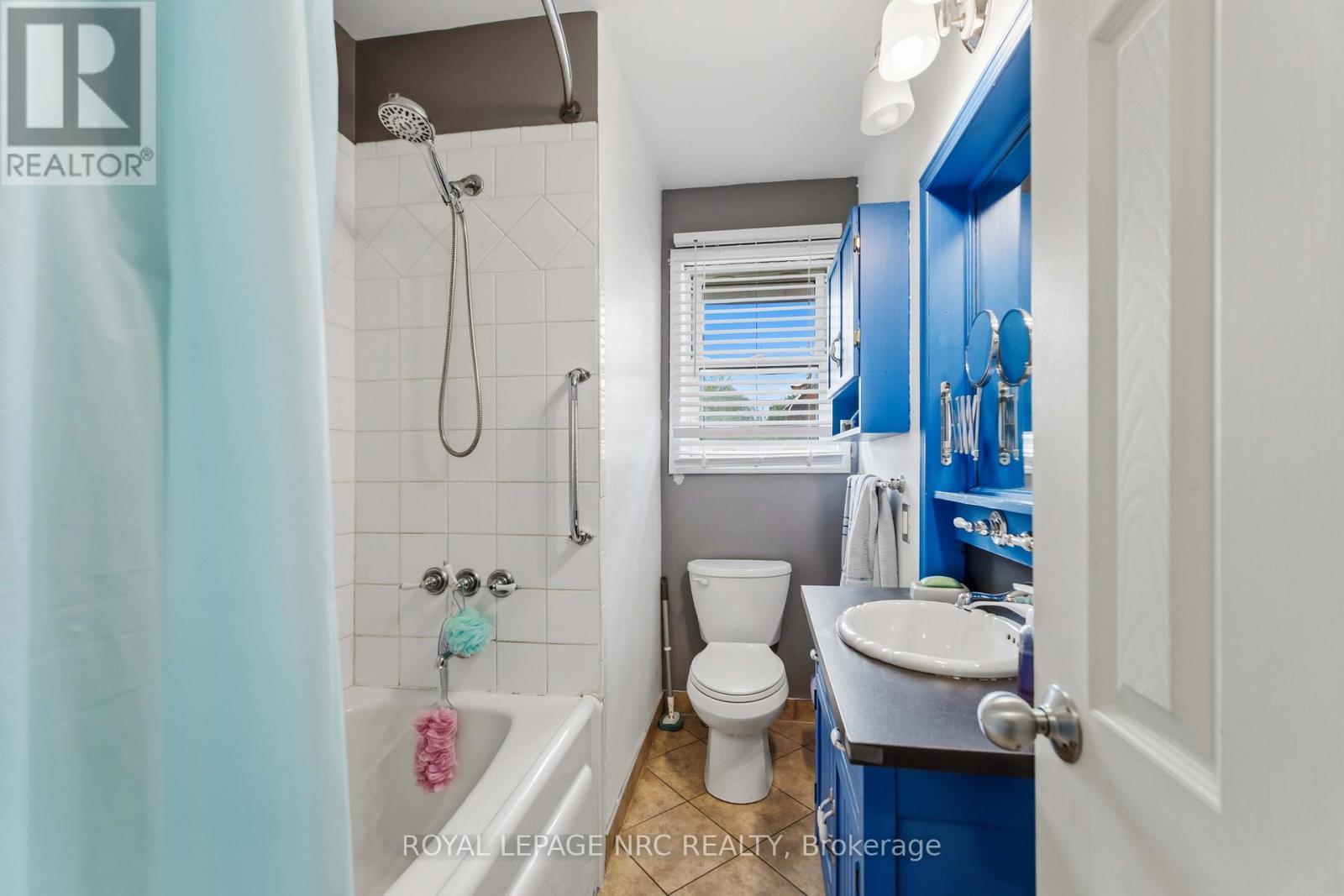 












7101 ROGER CRESCENT

,
Niagara Falls (Arad/Fallsview),




Ontario
L2G3A6

