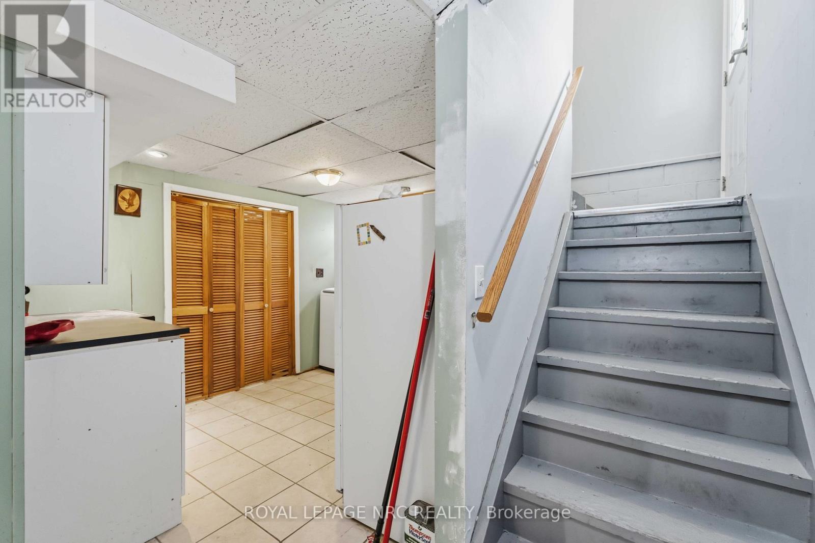 












7101 ROGER CRESCENT

,
Niagara Falls (Arad/Fallsview),




Ontario
L2G3A6

