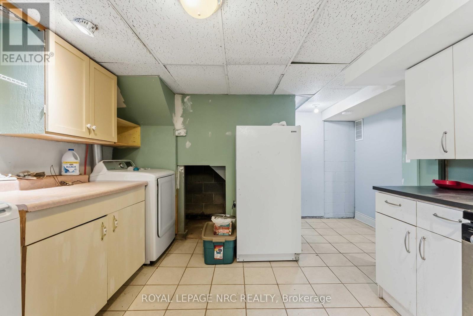 












7101 ROGER CRESCENT

,
Niagara Falls (Arad/Fallsview),




Ontario
L2G3A6


