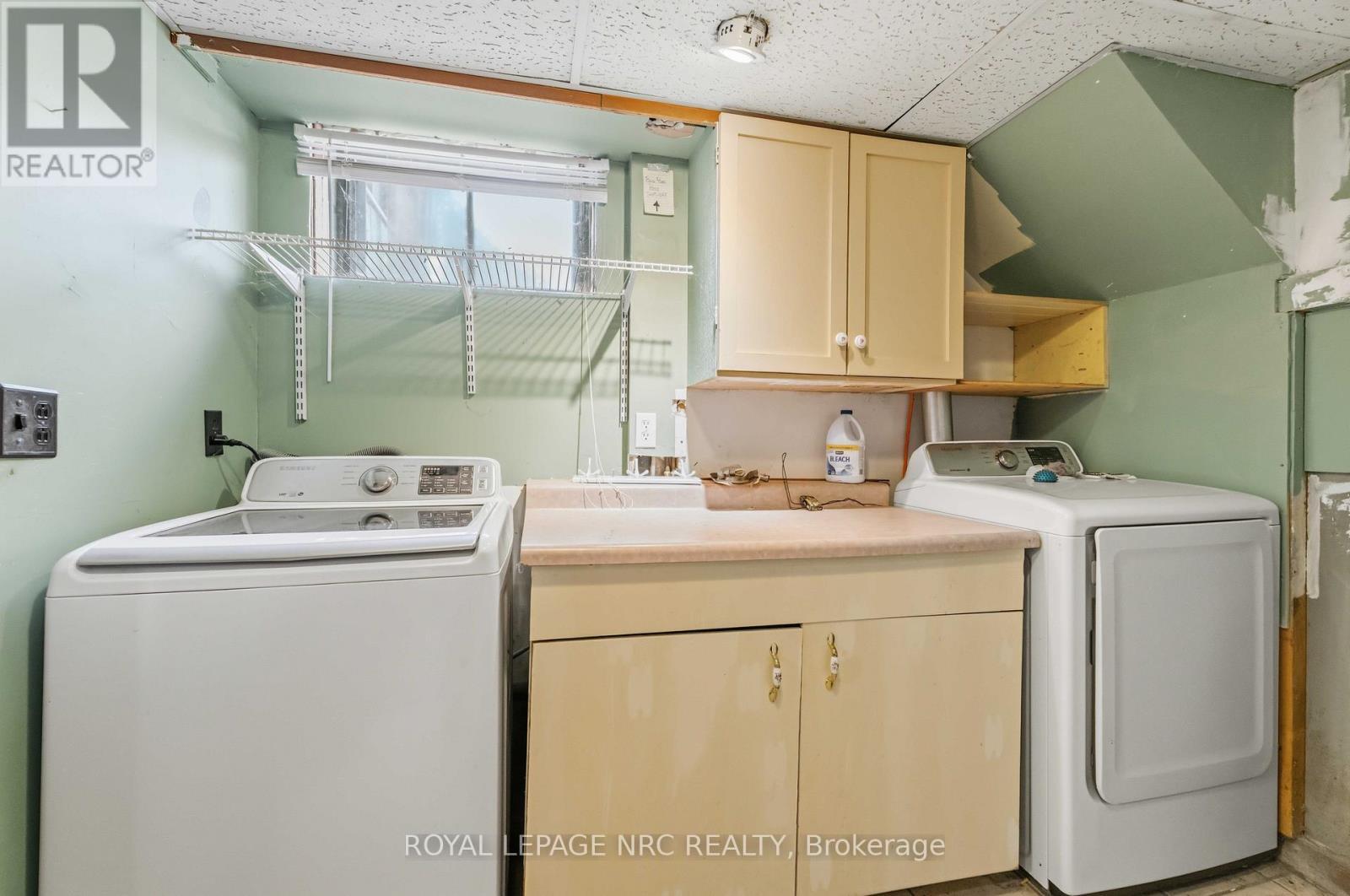 












7101 ROGER CRESCENT

,
Niagara Falls (Arad/Fallsview),




Ontario
L2G3A6

