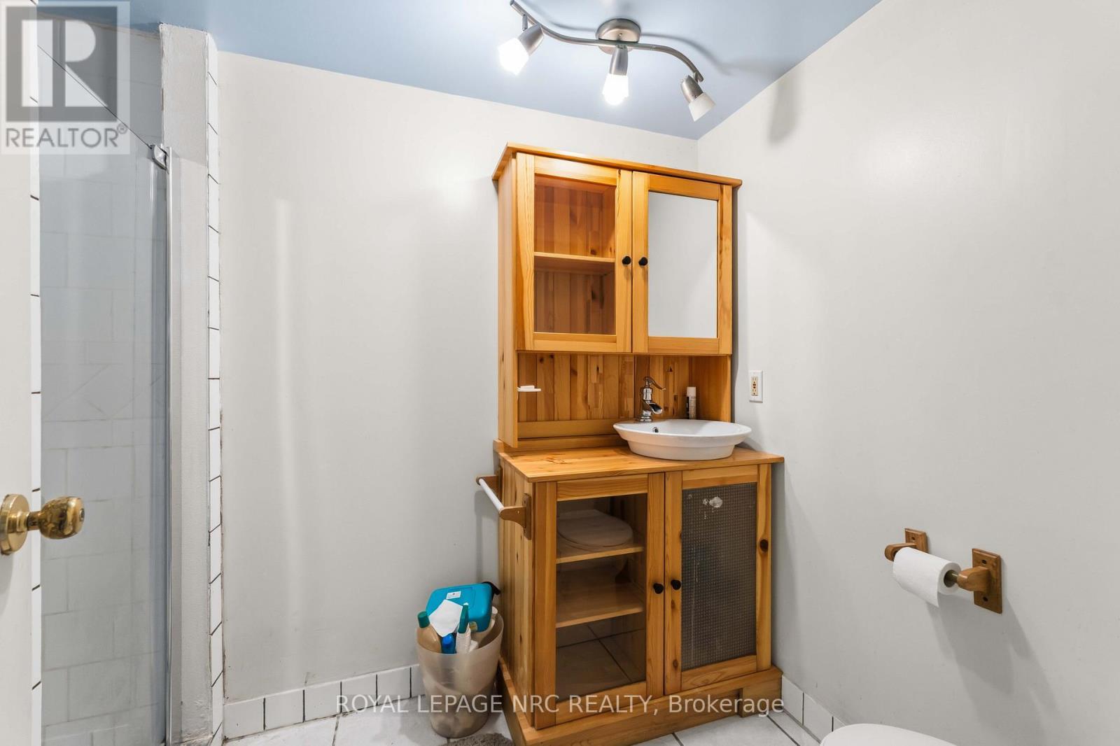 












7101 ROGER CRESCENT

,
Niagara Falls (Arad/Fallsview),




Ontario
L2G3A6

