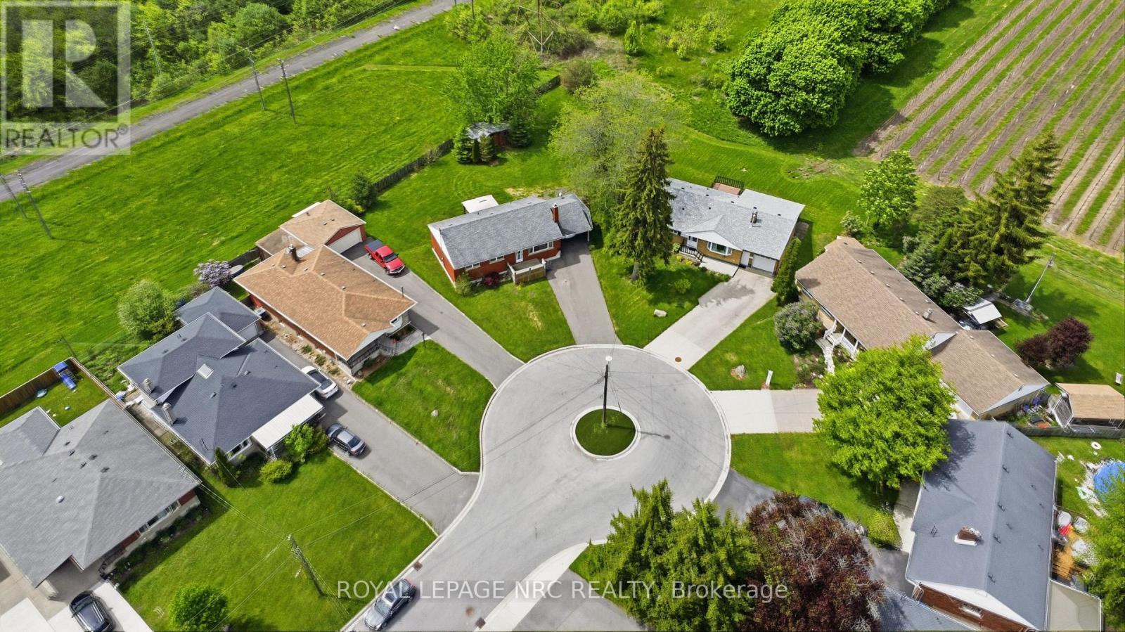 












7101 ROGER CRESCENT

,
Niagara Falls (Arad/Fallsview),




Ontario
L2G3A6

