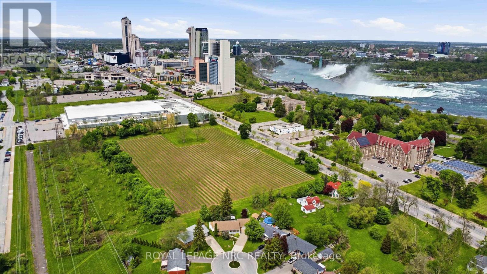 












7101 ROGER CRESCENT

,
Niagara Falls (Arad/Fallsview),




Ontario
L2G3A6


