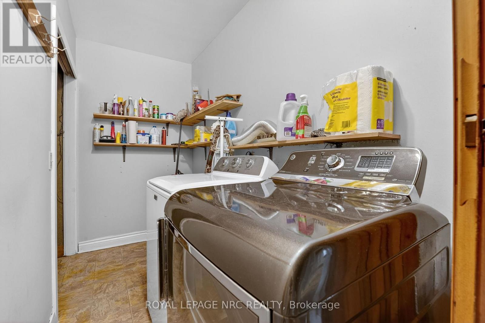 












3208 YOUNG AVENUE

,
Fort Erie,




Ontario
L0S1N0

