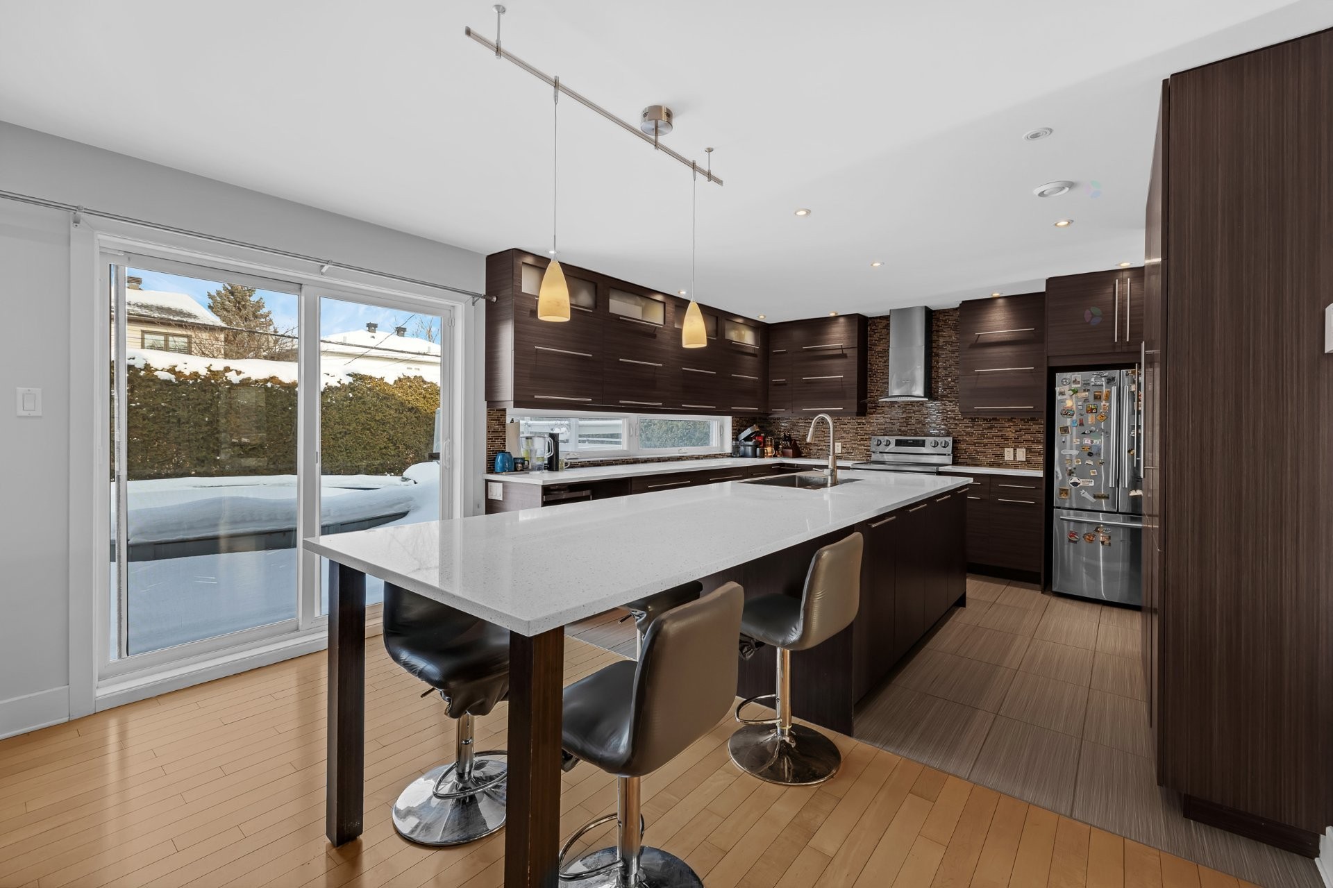 









3925


Rue Oslo

,
Brossard,




QC
J4Y2V5

