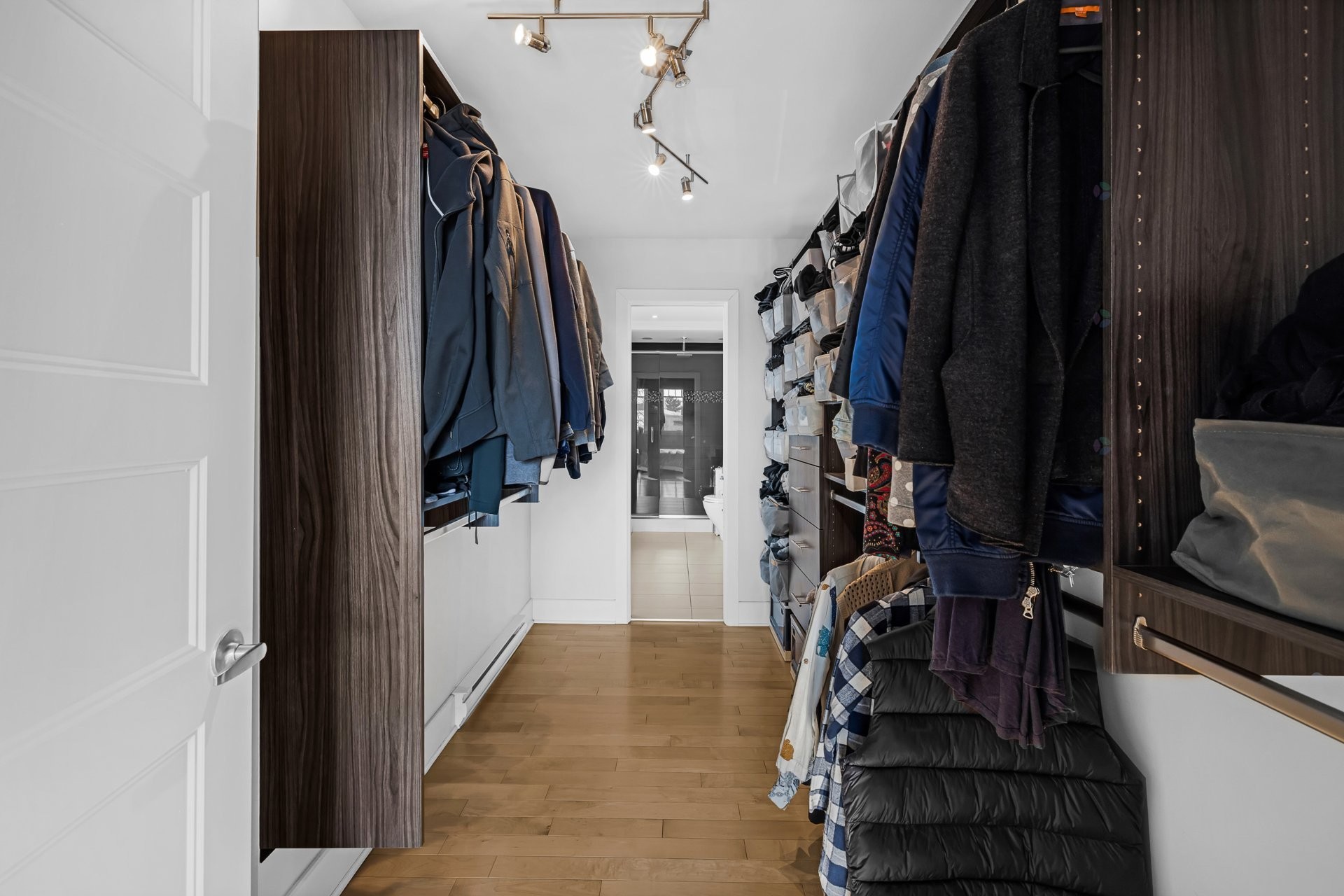 









3925


Rue Oslo

,
Brossard,




QC
J4Y2V5

