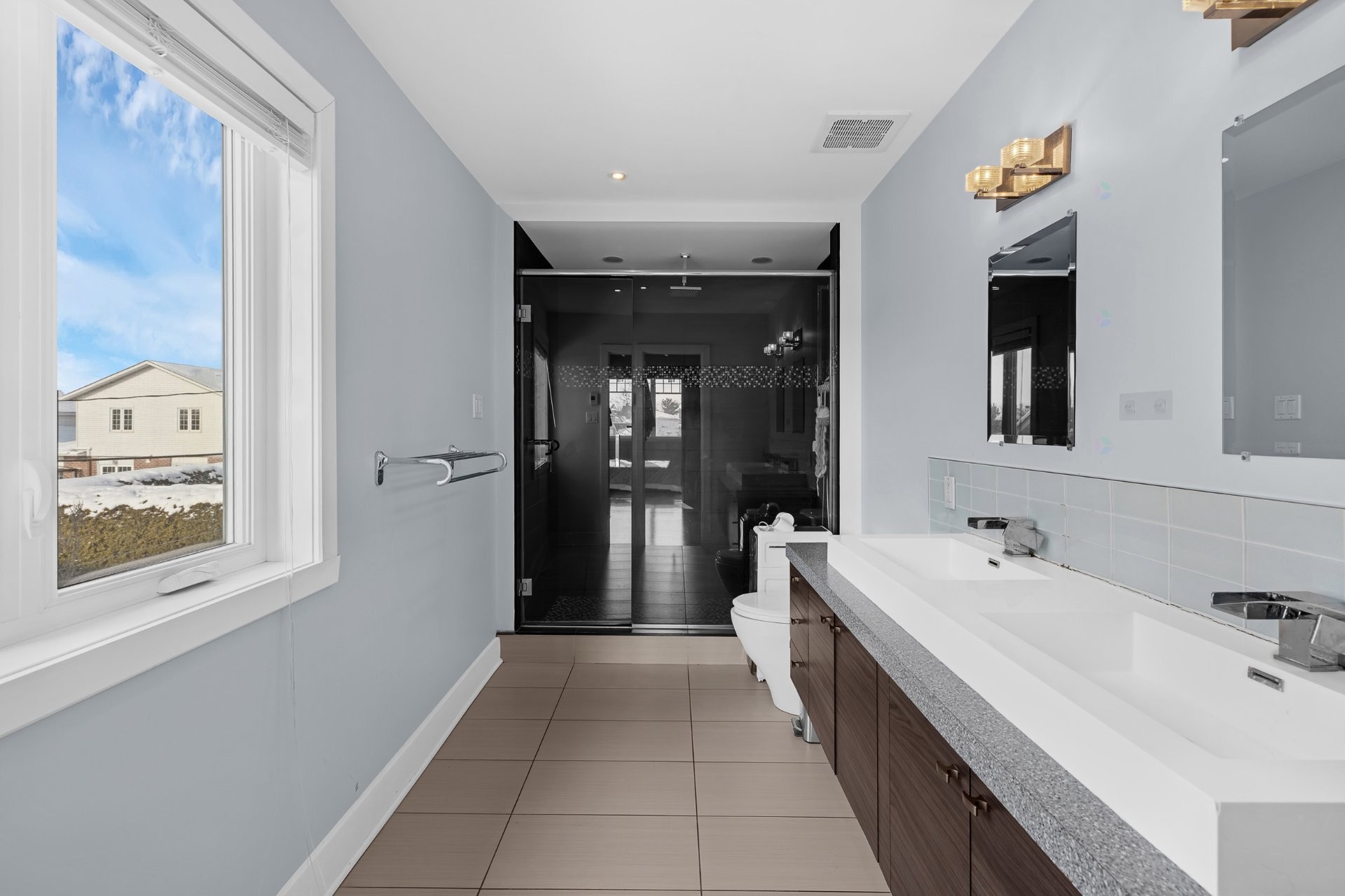 









3925


Rue Oslo

,
Brossard,




QC
J4Y2V5

