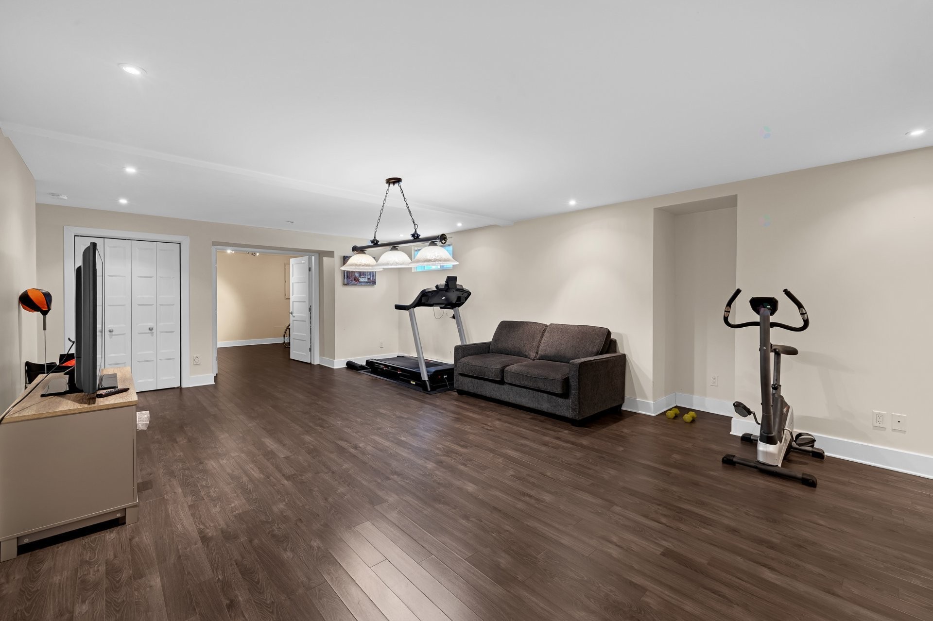









3925


Rue Oslo

,
Brossard,




QC
J4Y2V5

