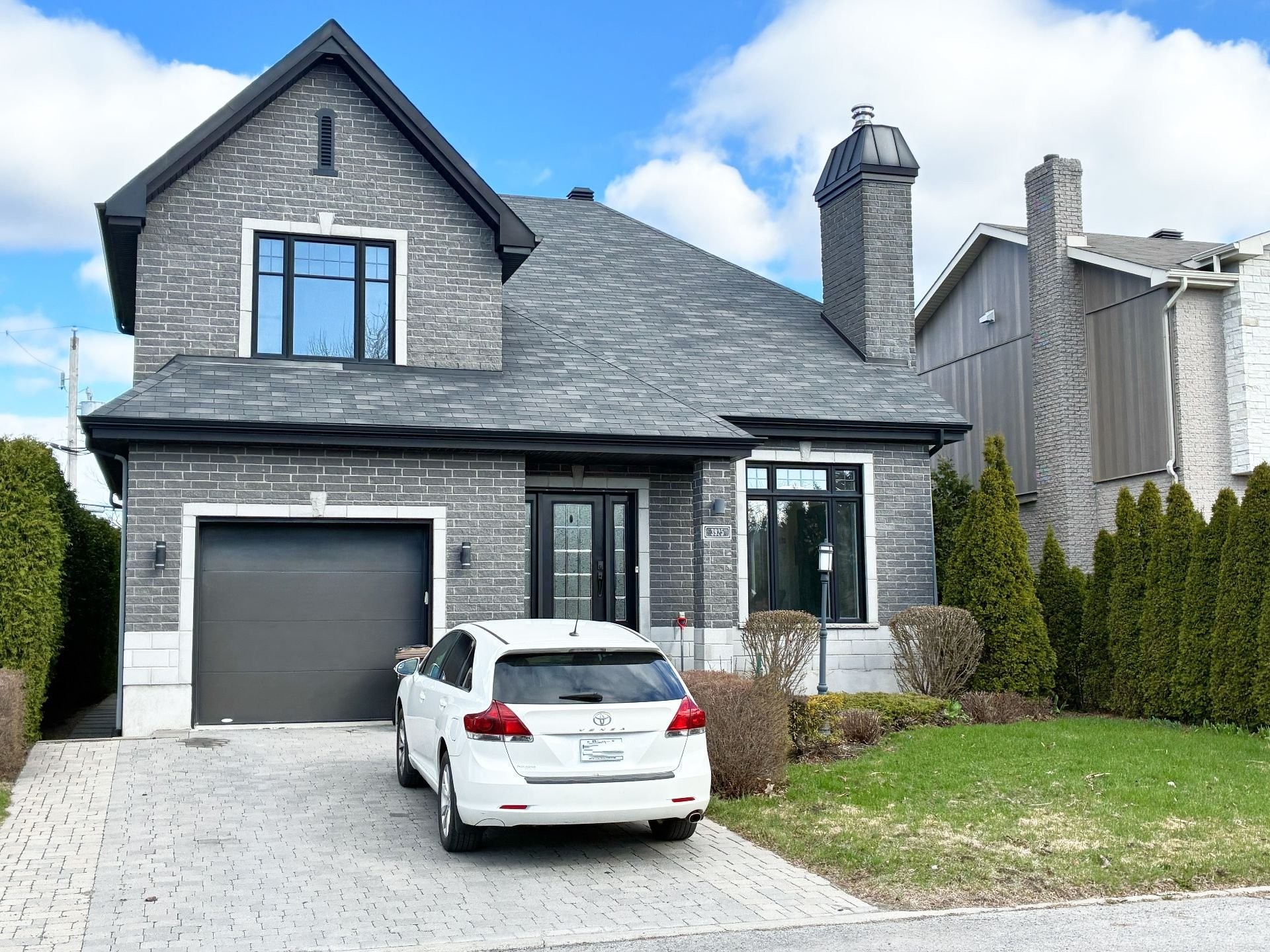 









3925


Rue Oslo

,
Brossard,




QC
J4Y2V5

