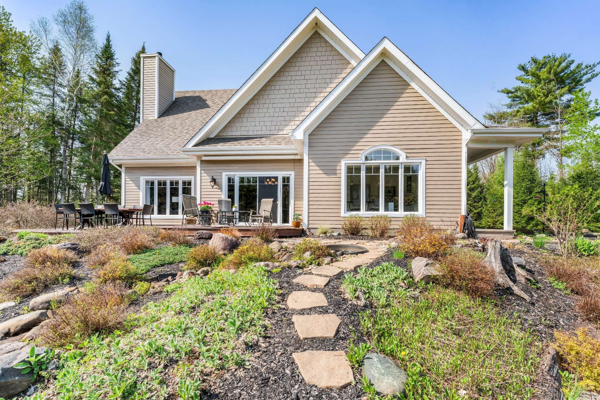 









71


Rue de la Rivière

,
Sainte-Catherine-de-Hatley,




QC
J0B1W0

