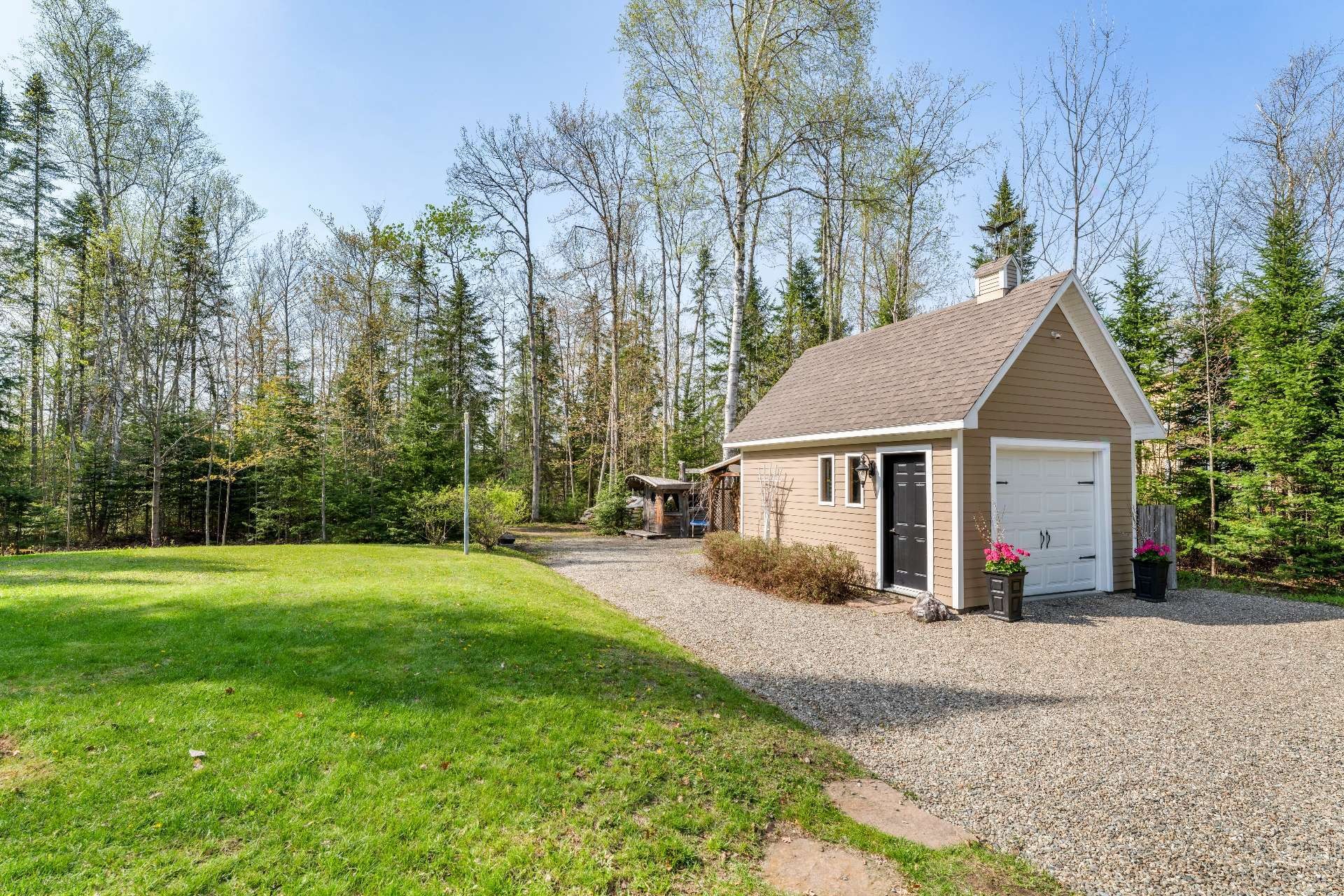 









71


Rue de la Rivière

,
Sainte-Catherine-de-Hatley,




QC
J0B1W0

