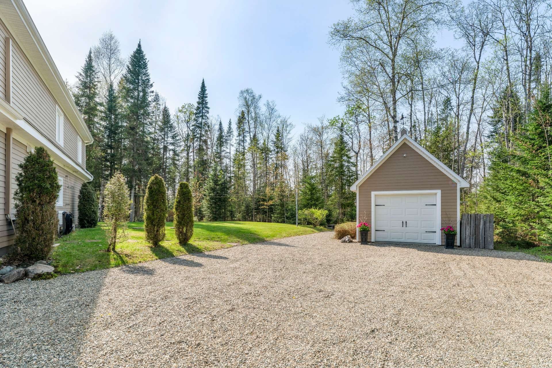 









71


Rue de la Rivière

,
Sainte-Catherine-de-Hatley,




QC
J0B1W0

