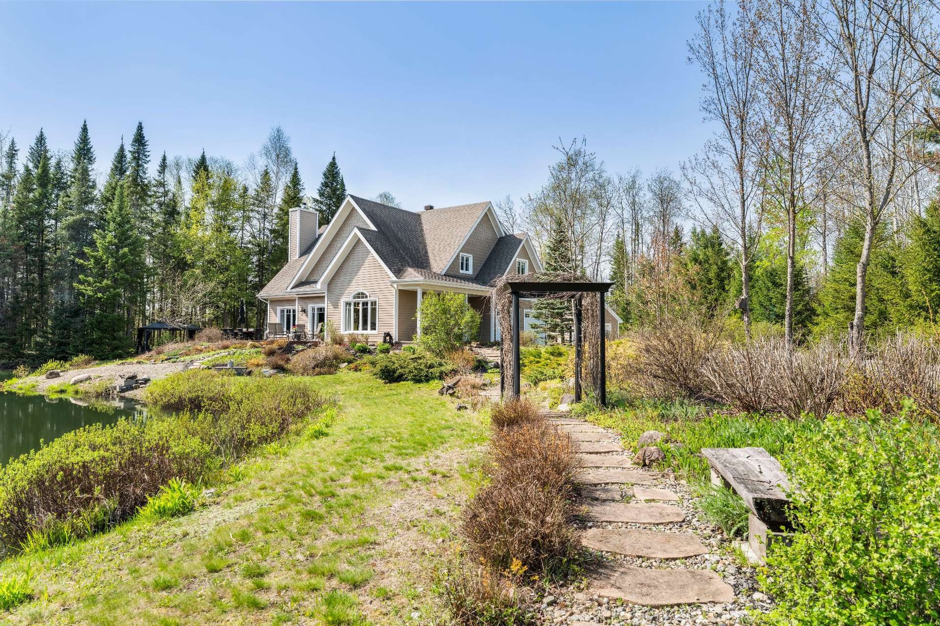 









71


Rue de la Rivière

,
Sainte-Catherine-de-Hatley,




QC
J0B1W0

