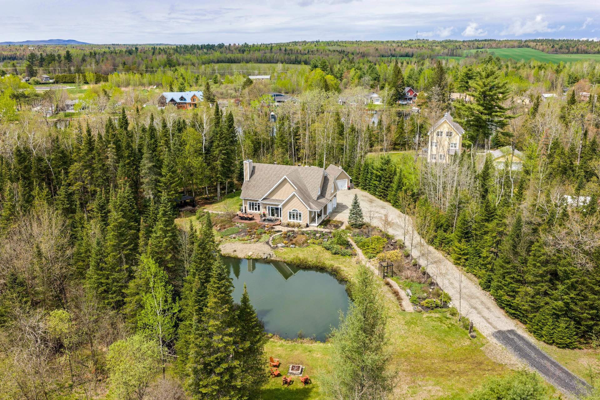 









71


Rue de la Rivière

,
Sainte-Catherine-de-Hatley,




QC
J0B1W0

