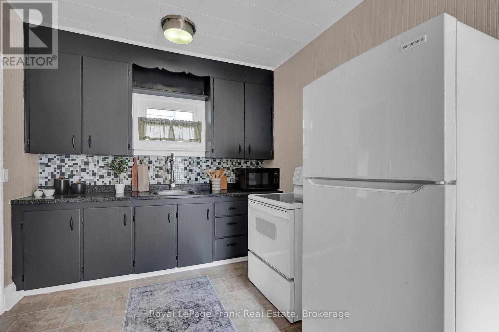 












78 FISHER STREET

,
Oshawa (Central),




Ontario
L1H2V3

