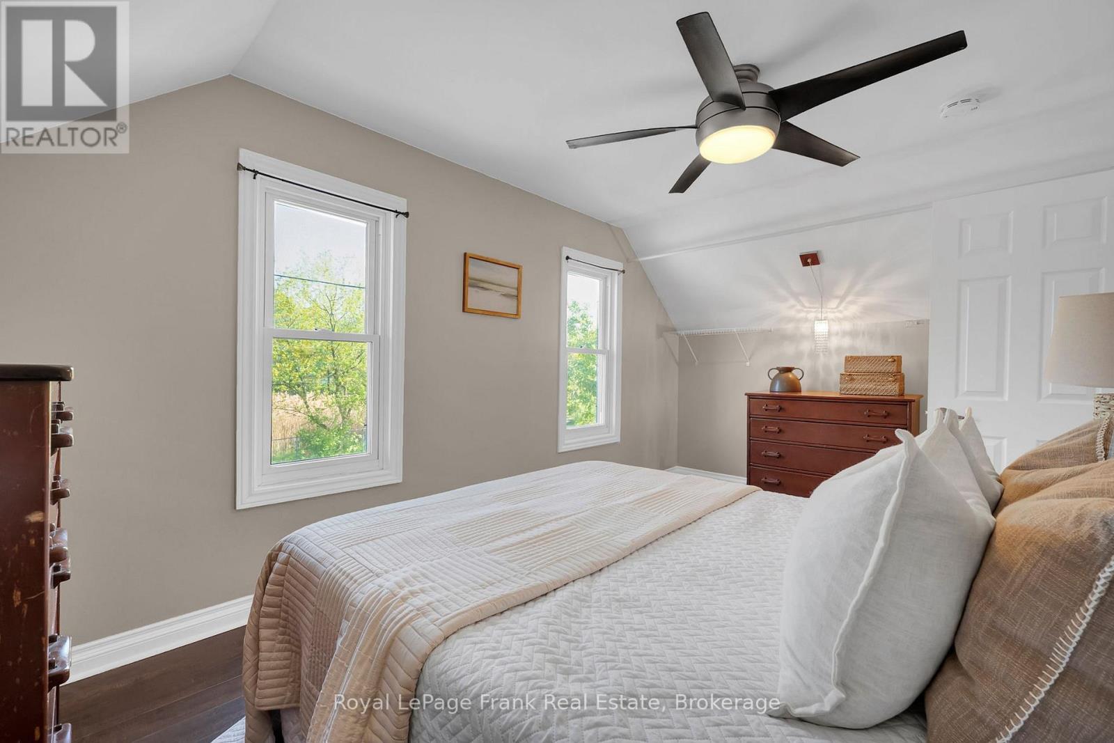 












78 FISHER STREET

,
Oshawa (Central),




Ontario
L1H2V3

