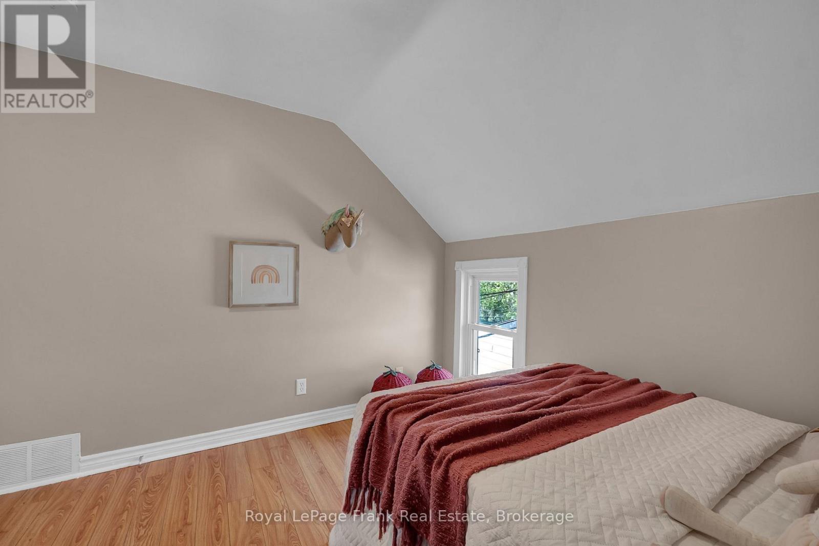 












78 FISHER STREET

,
Oshawa (Central),




Ontario
L1H2V3


