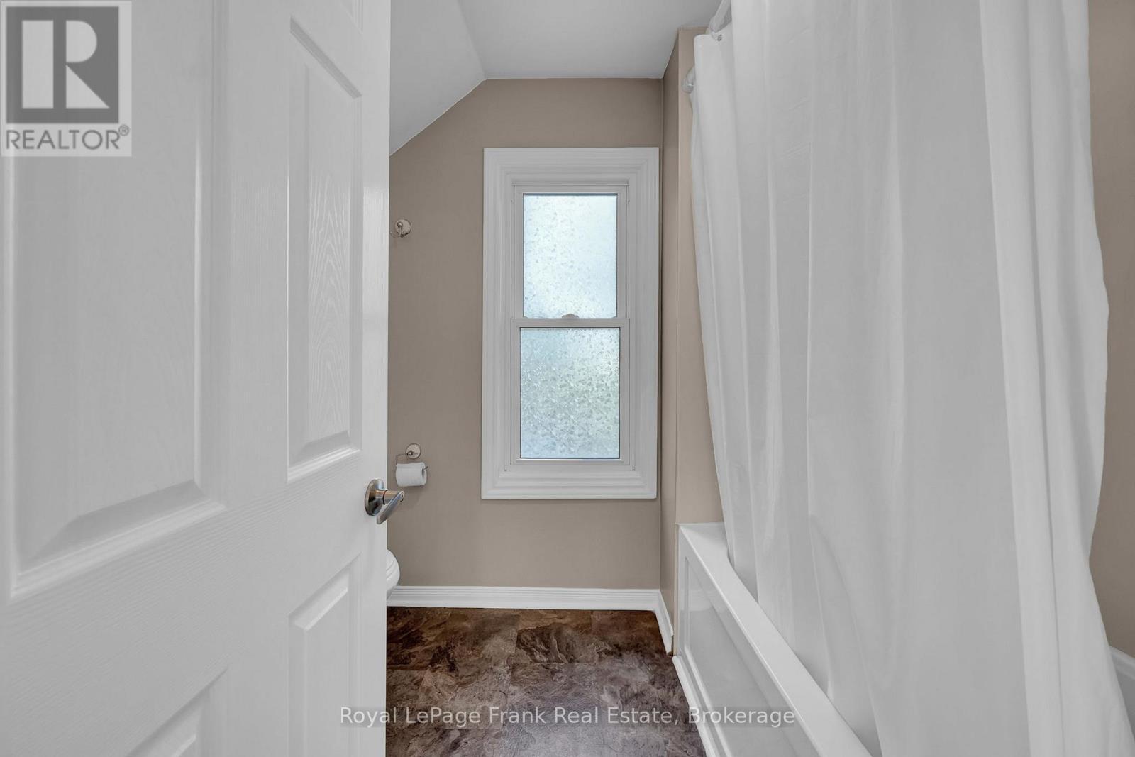 












78 FISHER STREET

,
Oshawa (Central),




Ontario
L1H2V3

