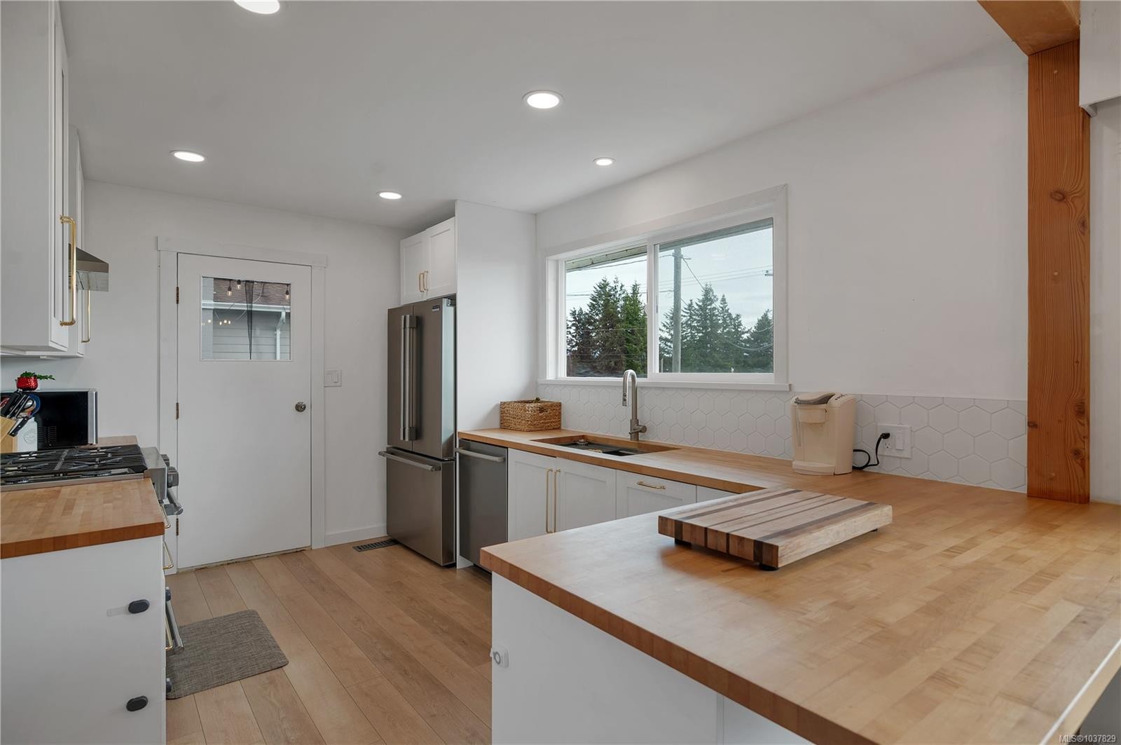 









880


Galerno

Rd,
Campbell River,




BC
V9W 5J4

