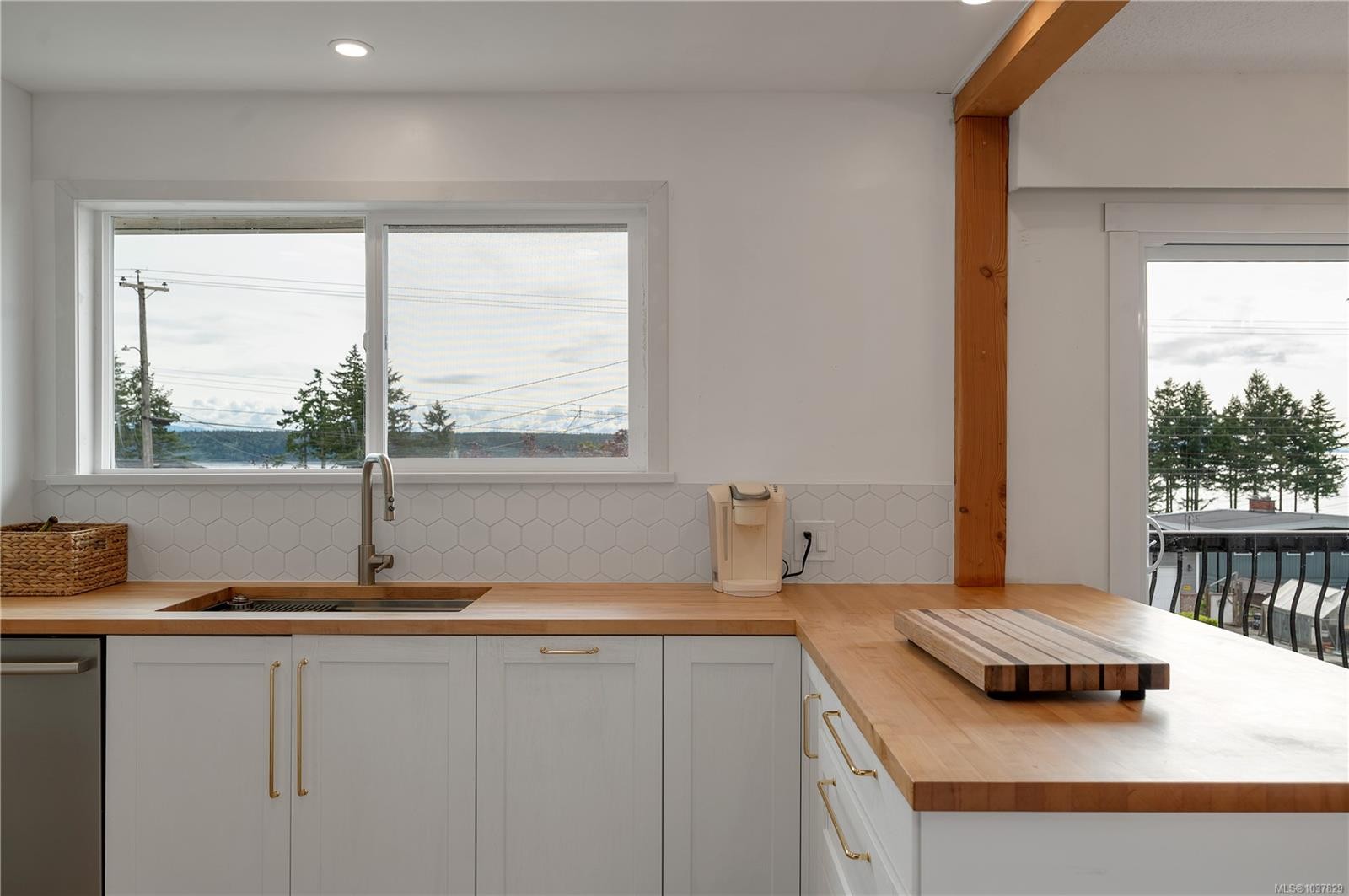 









880


Galerno

Rd,
Campbell River,




BC
V9W 5J4

