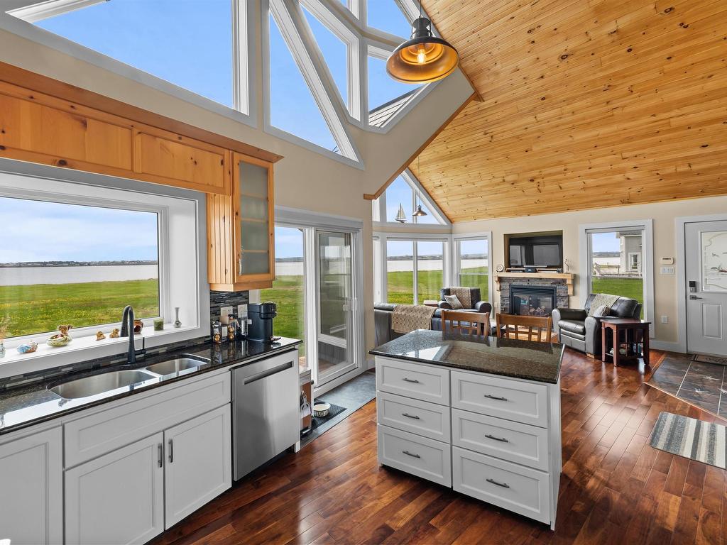 












86 SEASIDE Drive

,
Malpeque,




PE
C0B 1M0

