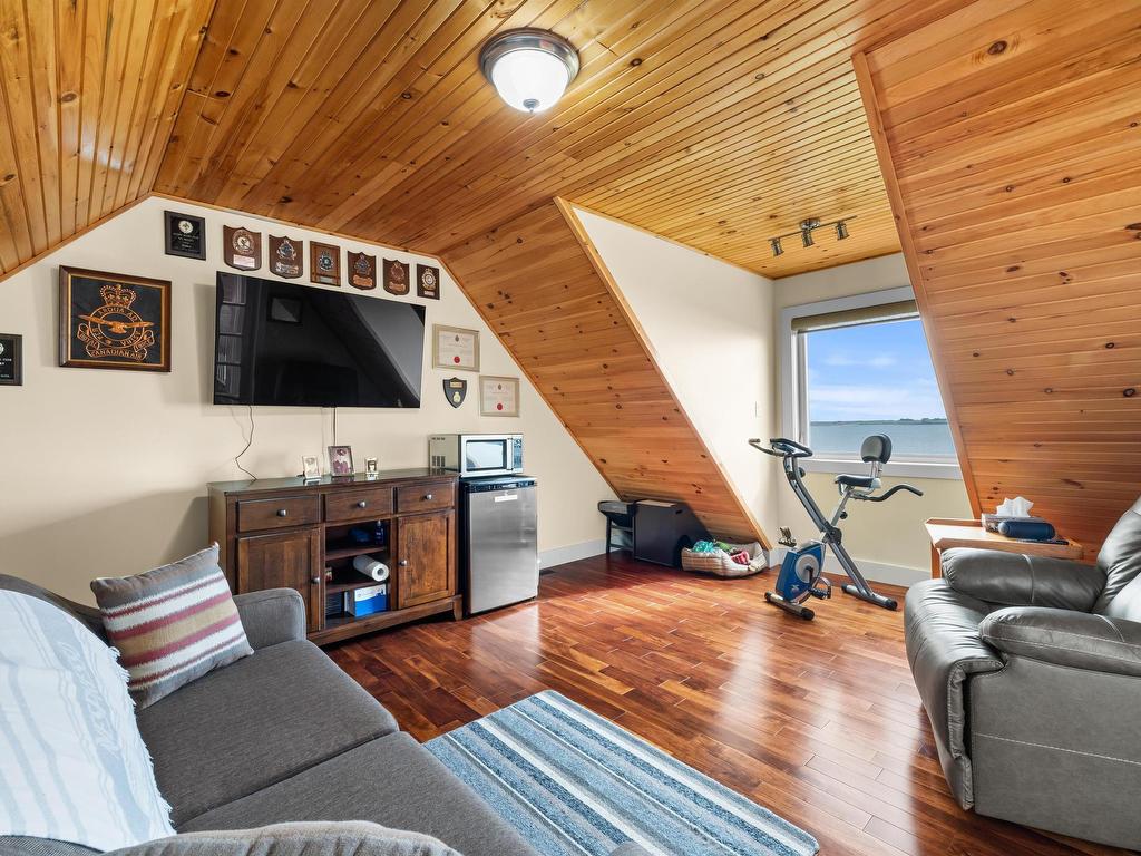 












86 SEASIDE Drive

,
Malpeque,




PE
C0B 1M0

