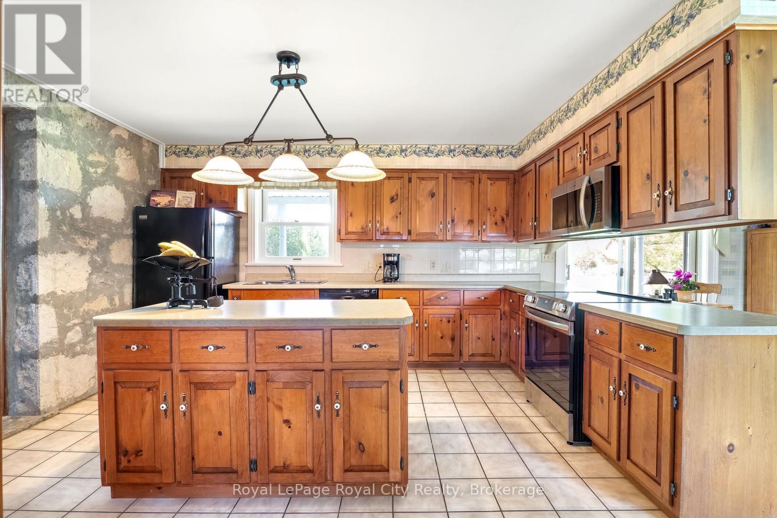 












4963 SIXTH LINE

,
Guelph/Eramosa,







Ontario
N0B2K0

