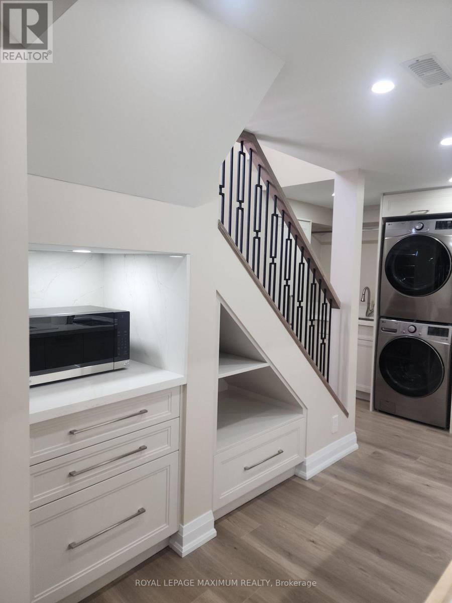 












87 BREEZE DRIVE

,
Bradford West Gwillimbury,




Ontario
L3Z3A5

