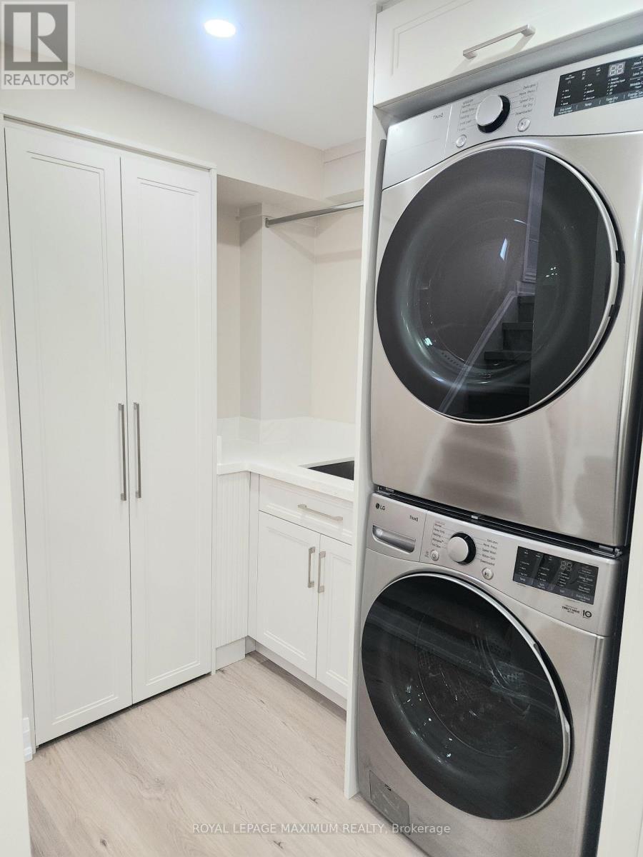 












87 BREEZE DRIVE

,
Bradford West Gwillimbury,




Ontario
L3Z3A5

