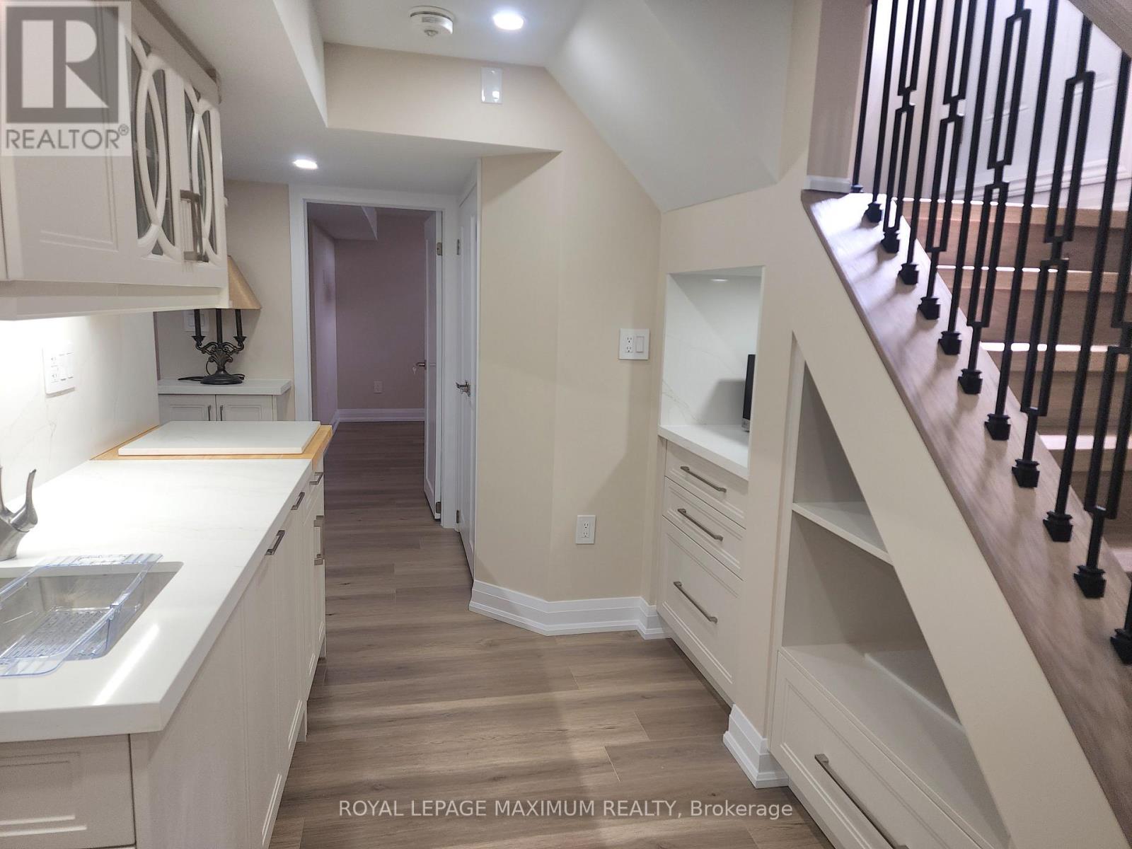 












87 BREEZE DRIVE

,
Bradford West Gwillimbury,




Ontario
L3Z3A5

