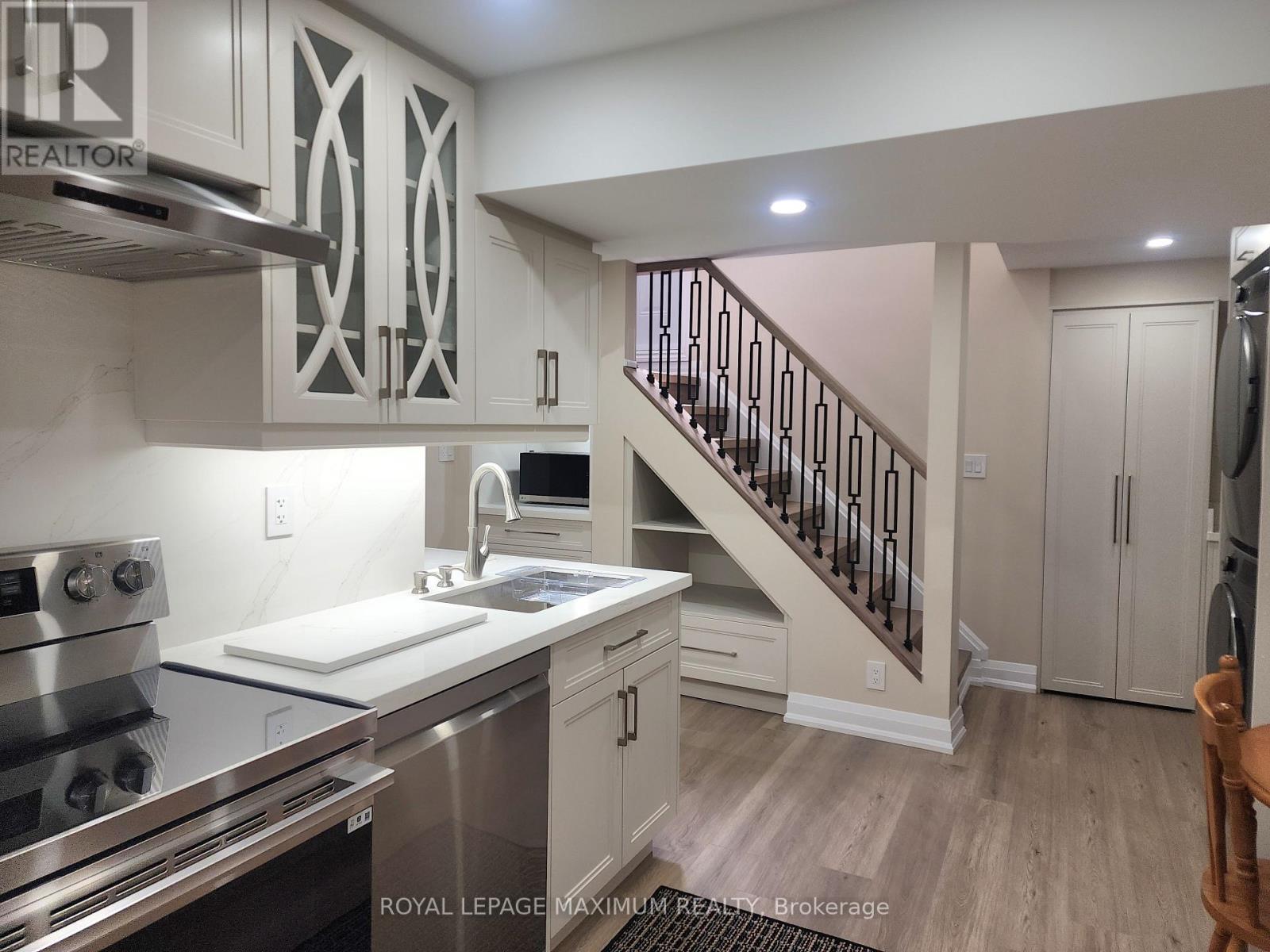 












87 BREEZE DRIVE

,
Bradford West Gwillimbury,




Ontario
L3Z3A5

