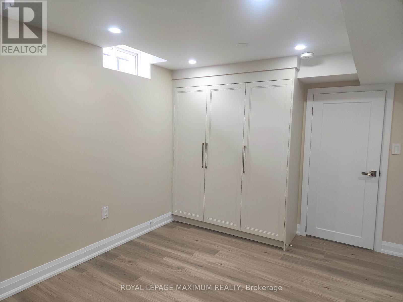 












87 BREEZE DRIVE

,
Bradford West Gwillimbury,




Ontario
L3Z3A5

