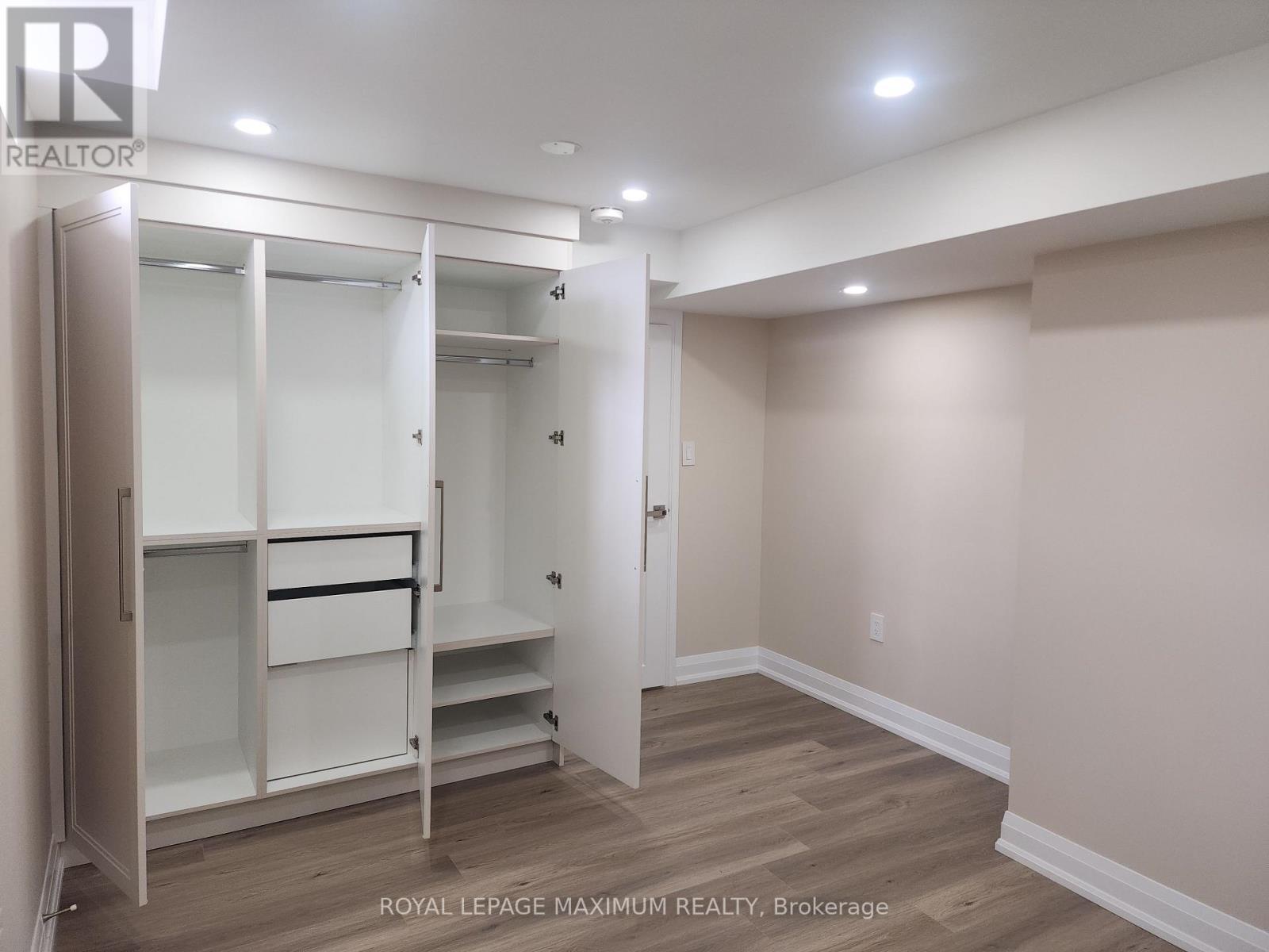












87 BREEZE DRIVE

,
Bradford West Gwillimbury,




Ontario
L3Z3A5

