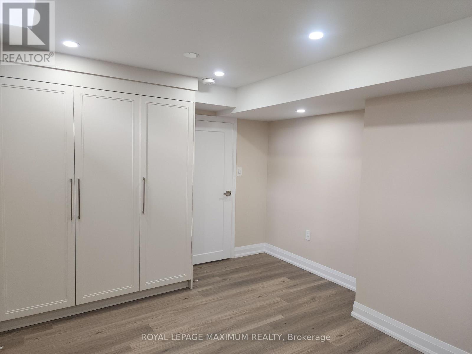 












87 BREEZE DRIVE

,
Bradford West Gwillimbury,




Ontario
L3Z3A5

