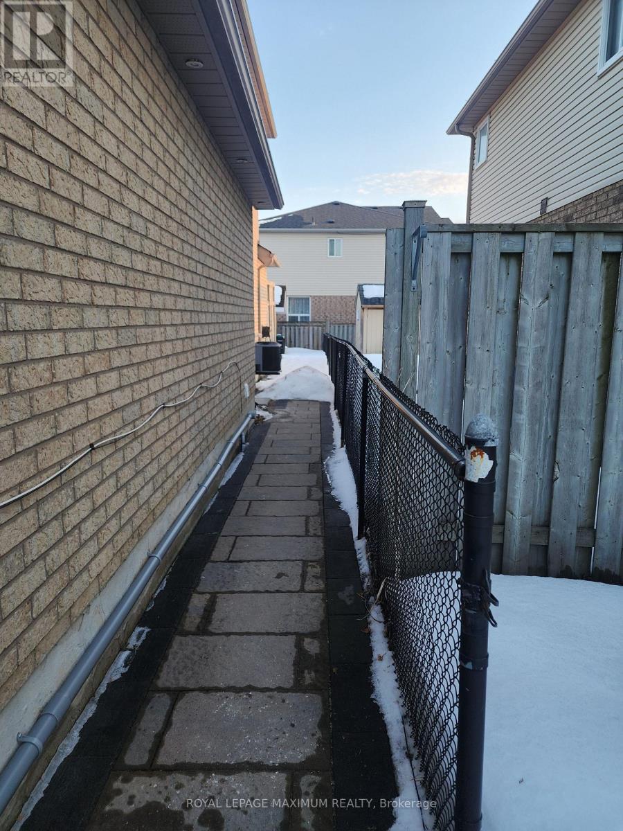 












87 BREEZE DRIVE

,
Bradford West Gwillimbury,




Ontario
L3Z3A5

