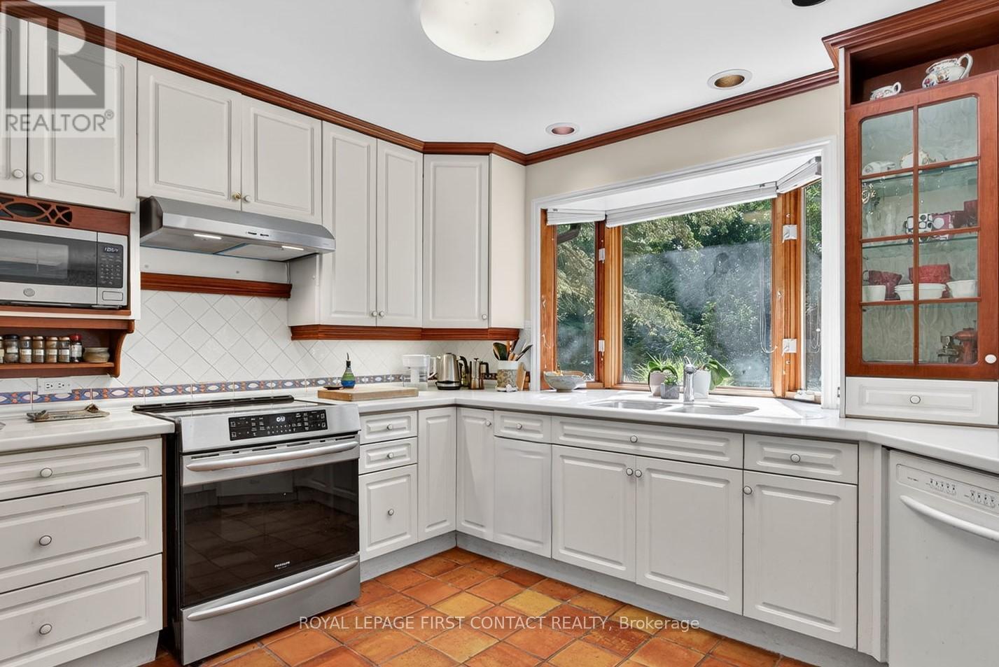 












7 MAPLECREST ROAD

,
Springwater,




Ontario
L9X0P8

