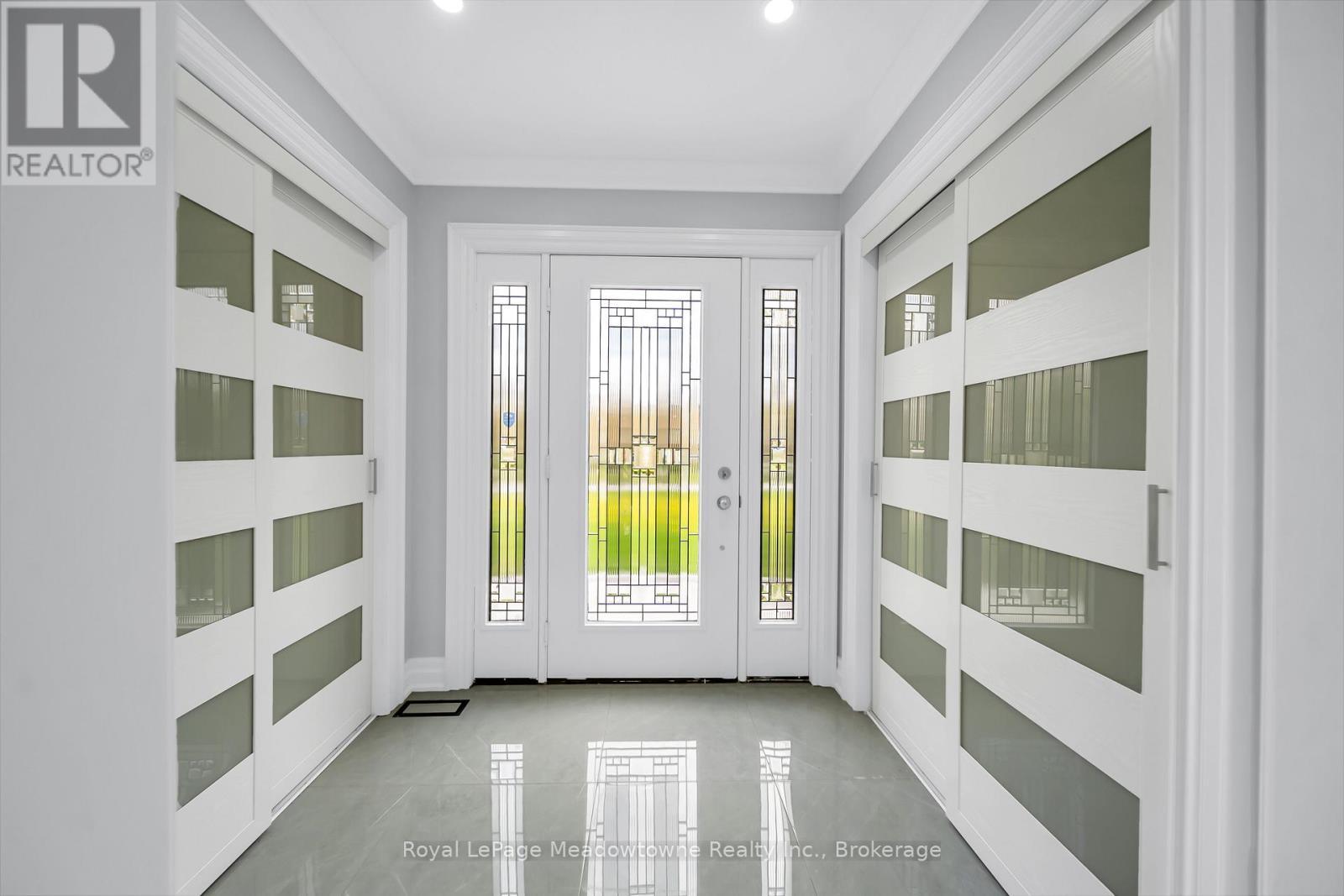 












170 CRAWFORD CRESCENT

,
Milton (Campbellville),




Ontario
L0P1B0

