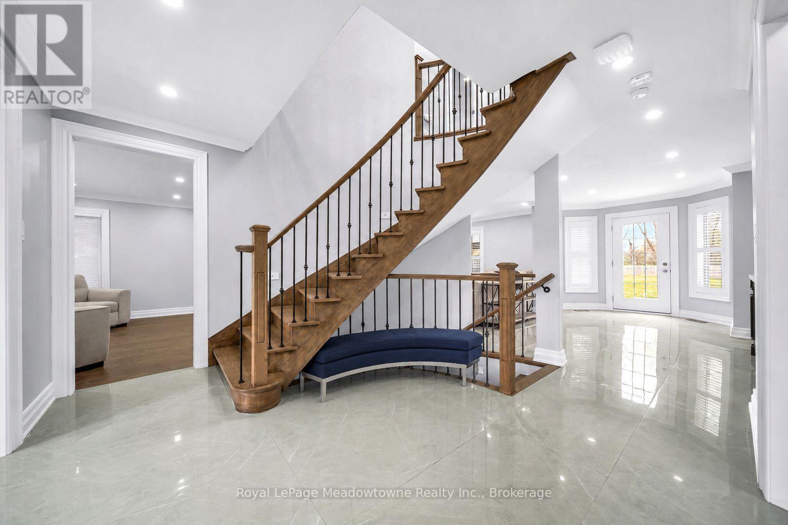 












170 CRAWFORD CRESCENT

,
Milton (Campbellville),




Ontario
L0P1B0

