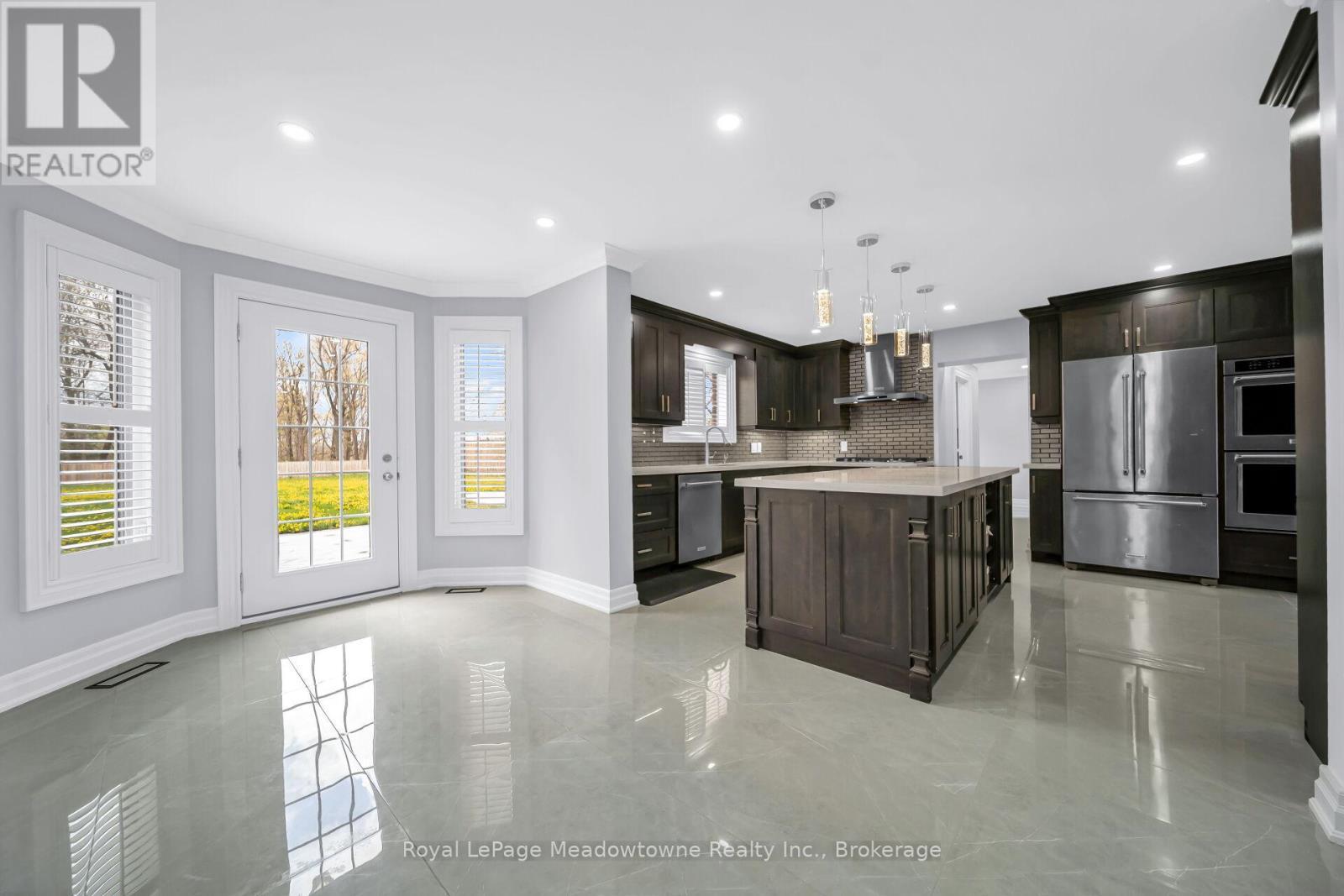 












170 CRAWFORD CRESCENT

,
Milton (Campbellville),




Ontario
L0P1B0

