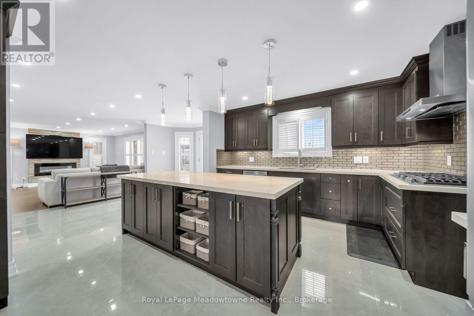 












170 CRAWFORD CRESCENT

,
Milton (Campbellville),




Ontario
L0P1B0

