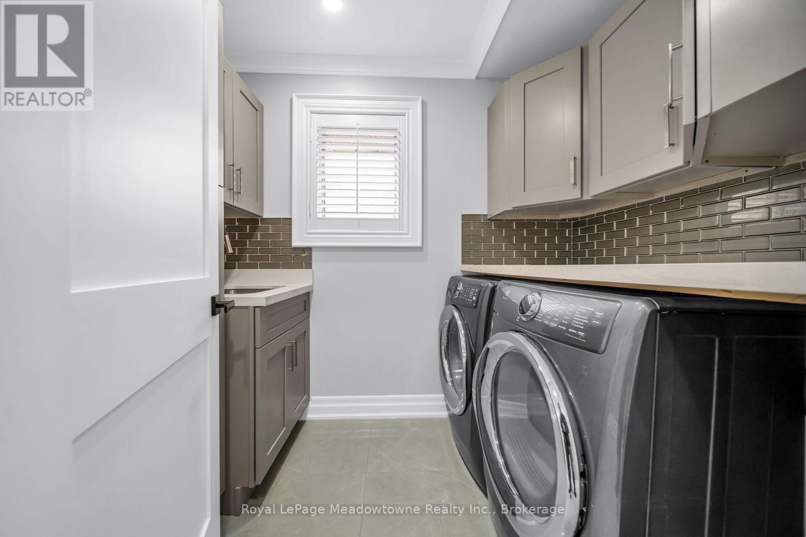 












170 CRAWFORD CRESCENT

,
Milton (Campbellville),




Ontario
L0P1B0

